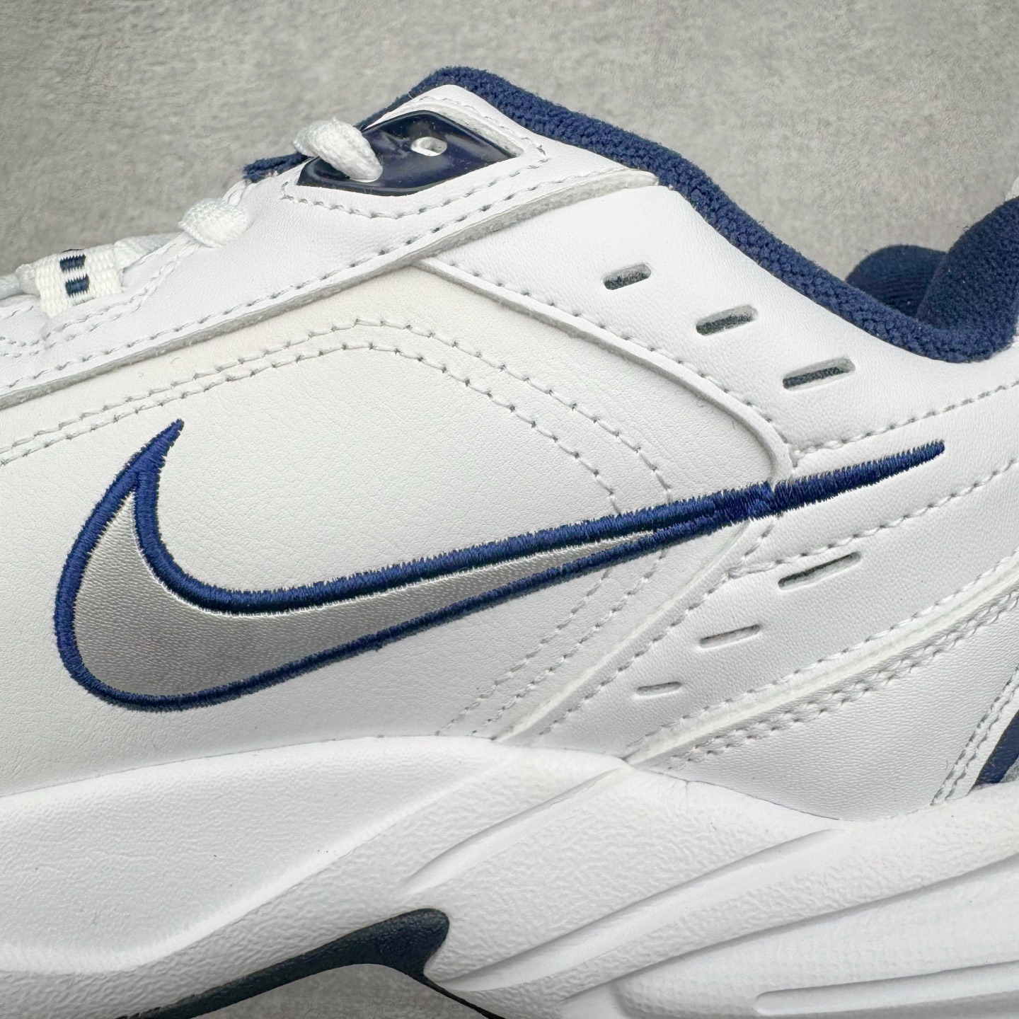 图片[21]-＃奥莱订单福利 NK Air Monarch IV M2K Tekno 复古运动老爹鞋 白蓝 货号：415445-102 独家渠道 市面未流通批次 奥莱直播间499 599一样的东西 碾压市面现存所有版本 公司一样的东西 超值回馈 帮你省钱 复古潮流优质皮革打造鞋面 夸张流线极符 风靡老爹元素 外形延续当下潮流得未来感老爹鞋 设计干净配色风格也带有浓郁的复古感受 极为独特 尺码：36 36.5 37.5 38 38.5 39 40 40.5 41 42 42.5 43 44 44.5-选品中心