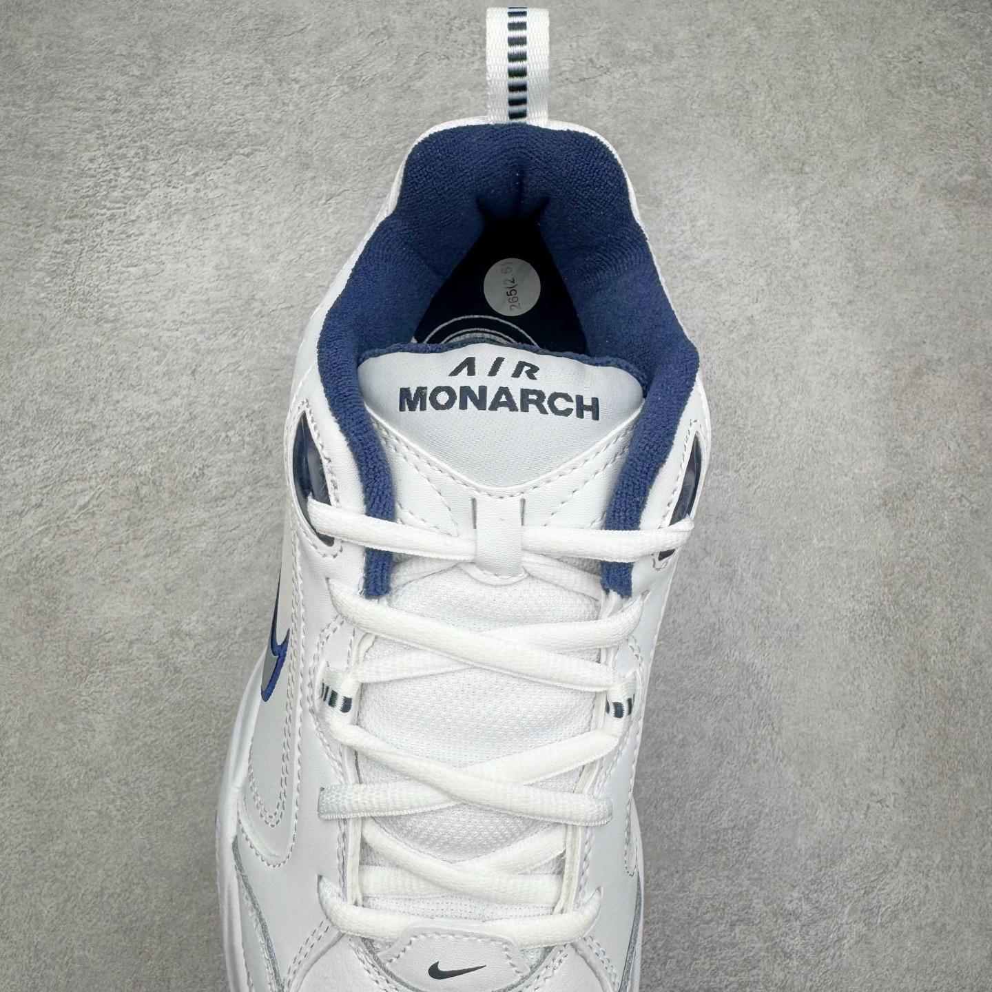 图片[5]-＃奥莱订单福利 NK Air Monarch IV M2K Tekno 复古运动老爹鞋 白蓝 货号：415445-102 独家渠道 市面未流通批次 奥莱直播间499 599一样的东西 碾压市面现存所有版本 公司一样的东西 超值回馈 帮你省钱 复古潮流优质皮革打造鞋面 夸张流线极符 风靡老爹元素 外形延续当下潮流得未来感老爹鞋 设计干净配色风格也带有浓郁的复古感受 极为独特 尺码：36 36.5 37.5 38 38.5 39 40 40.5 41 42 42.5 43 44 44.5-选品中心