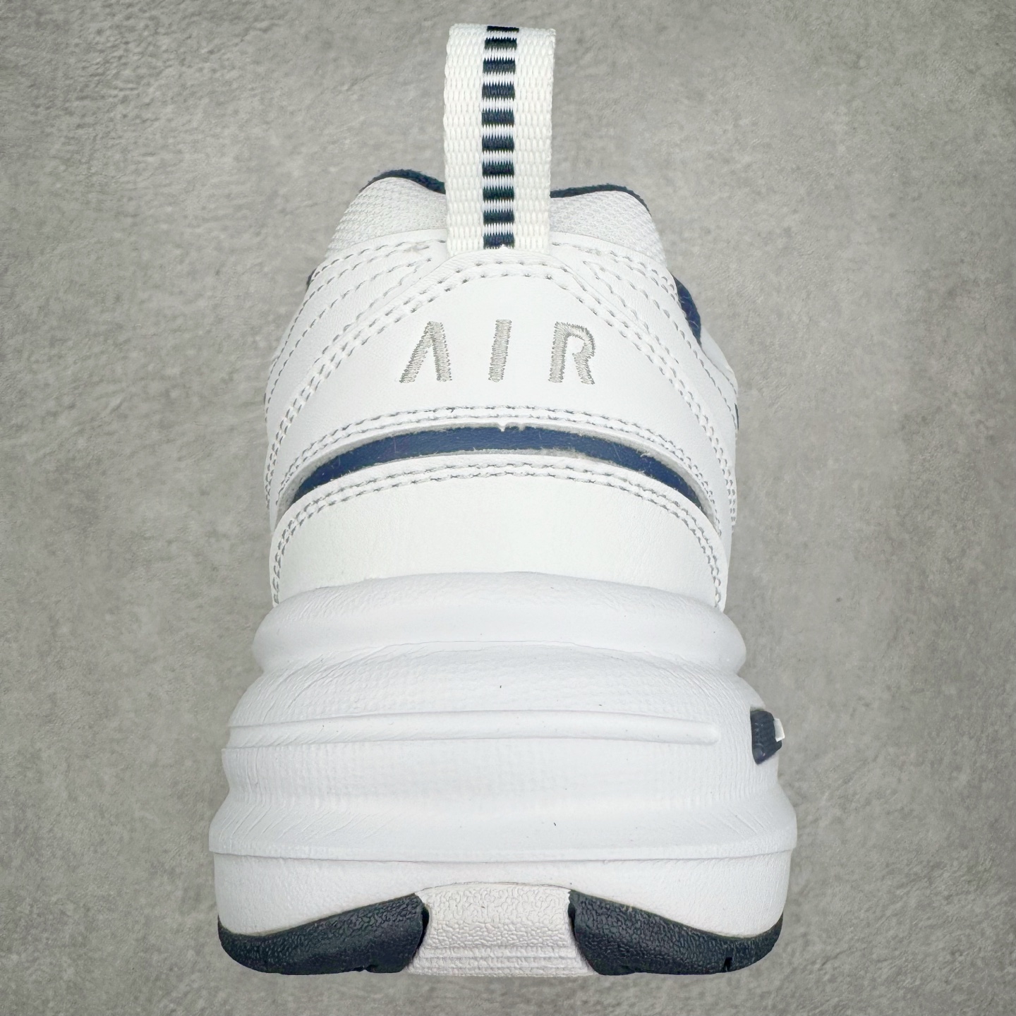 图片[8]-＃奥莱订单福利 NK Air Monarch IV M2K Tekno 复古运动老爹鞋 白蓝 货号：415445-102 独家渠道 市面未流通批次 奥莱直播间499 599一样的东西 碾压市面现存所有版本 公司一样的东西 超值回馈 帮你省钱 复古潮流优质皮革打造鞋面 夸张流线极符 风靡老爹元素 外形延续当下潮流得未来感老爹鞋 设计干净配色风格也带有浓郁的复古感受 极为独特 尺码：36 36.5 37.5 38 38.5 39 40 40.5 41 42 42.5 43 44 44.5-选品中心