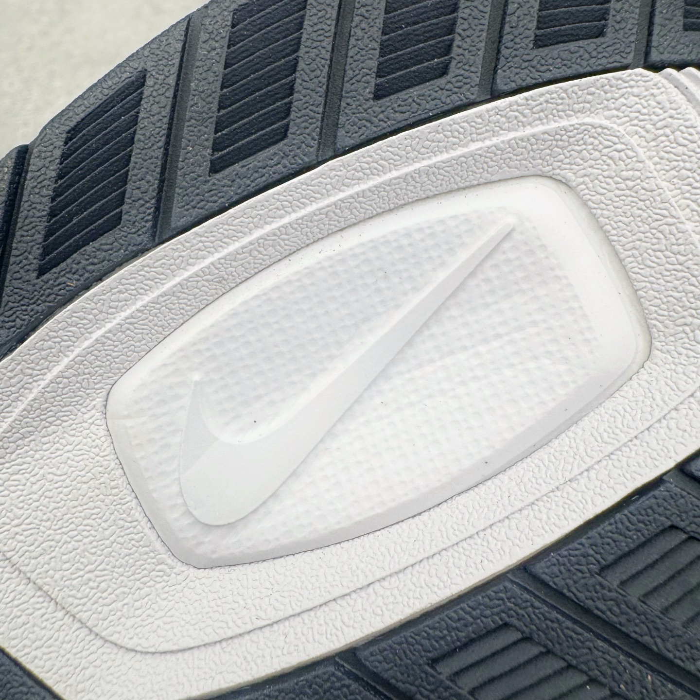 图片[22]-＃奥莱订单福利 NK Air Monarch IV M2K Tekno 复古运动老爹鞋 白蓝 货号：415445-102 独家渠道 市面未流通批次 奥莱直播间499 599一样的东西 碾压市面现存所有版本 公司一样的东西 超值回馈 帮你省钱 复古潮流优质皮革打造鞋面 夸张流线极符 风靡老爹元素 外形延续当下潮流得未来感老爹鞋 设计干净配色风格也带有浓郁的复古感受 极为独特 尺码：36 36.5 37.5 38 38.5 39 40 40.5 41 42 42.5 43 44 44.5-选品中心