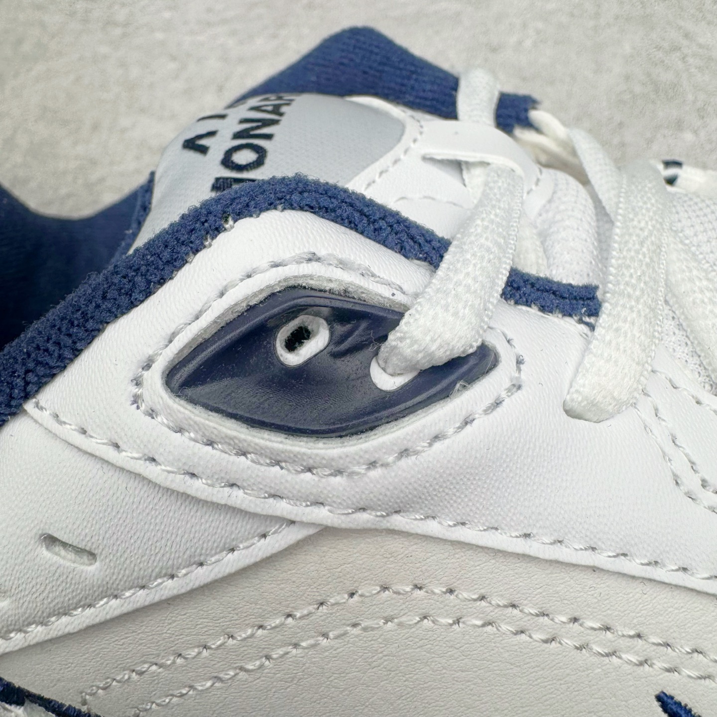 图片[16]-＃奥莱订单福利 NK Air Monarch IV M2K Tekno 复古运动老爹鞋 白蓝 货号：415445-102 独家渠道 市面未流通批次 奥莱直播间499 599一样的东西 碾压市面现存所有版本 公司一样的东西 超值回馈 帮你省钱 复古潮流优质皮革打造鞋面 夸张流线极符 风靡老爹元素 外形延续当下潮流得未来感老爹鞋 设计干净配色风格也带有浓郁的复古感受 极为独特 尺码：36 36.5 37.5 38 38.5 39 40 40.5 41 42 42.5 43 44 44.5-选品中心