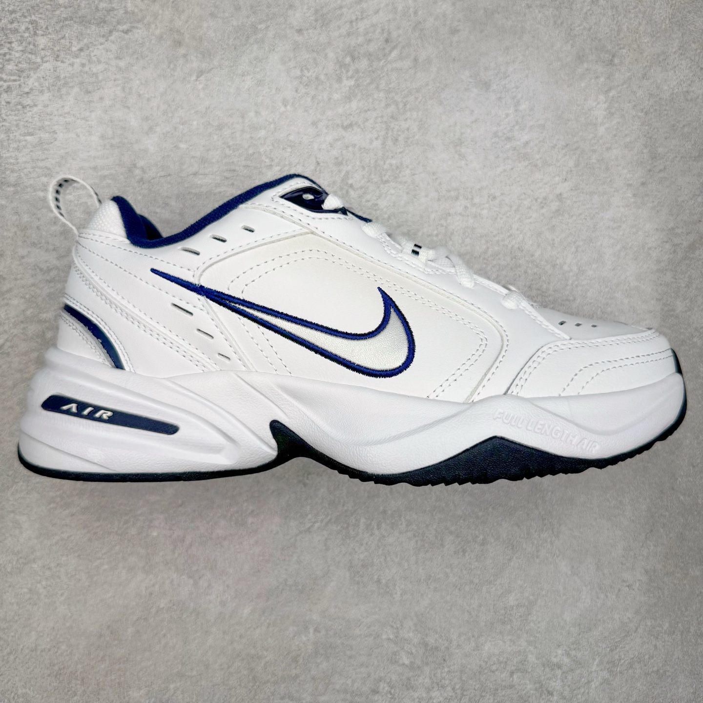 ＃奥莱订单福利 NK Air Monarch IV M2K Tekno 复古运动老爹鞋 白蓝 货号：415445-102 独家渠道 市面未流通批次 奥莱直播间499 599一样的东西 碾压市面现存所有版本 公司一样的东西 超值回馈 帮你省钱 复古潮流优质皮革打造鞋面 夸张流线极符 风靡老爹元素 外形延续当下潮流得未来感老爹鞋 设计干净配色风格也带有浓郁的复古感受 极为独特 尺码：36 36.5 37.5 38 38.5 39 40 40.5 41 42 42.5 43 44 44.5-选品中心