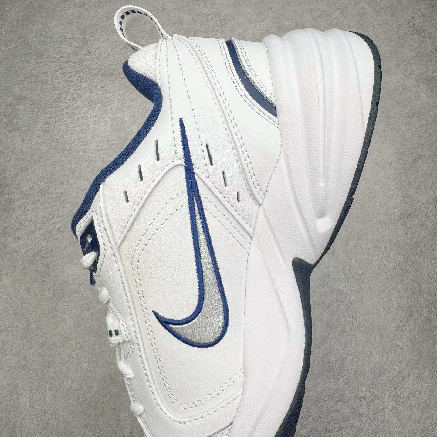 图片[7]-＃奥莱订单福利 NK Air Monarch IV M2K Tekno 复古运动老爹鞋 白蓝 货号：415445-102 独家渠道 市面未流通批次 奥莱直播间499 599一样的东西 碾压市面现存所有版本 公司一样的东西 超值回馈 帮你省钱 复古潮流优质皮革打造鞋面 夸张流线极符 风靡老爹元素 外形延续当下潮流得未来感老爹鞋 设计干净配色风格也带有浓郁的复古感受 极为独特 尺码：36 36.5 37.5 38 38.5 39 40 40.5 41 42 42.5 43 44 44.5-选品中心