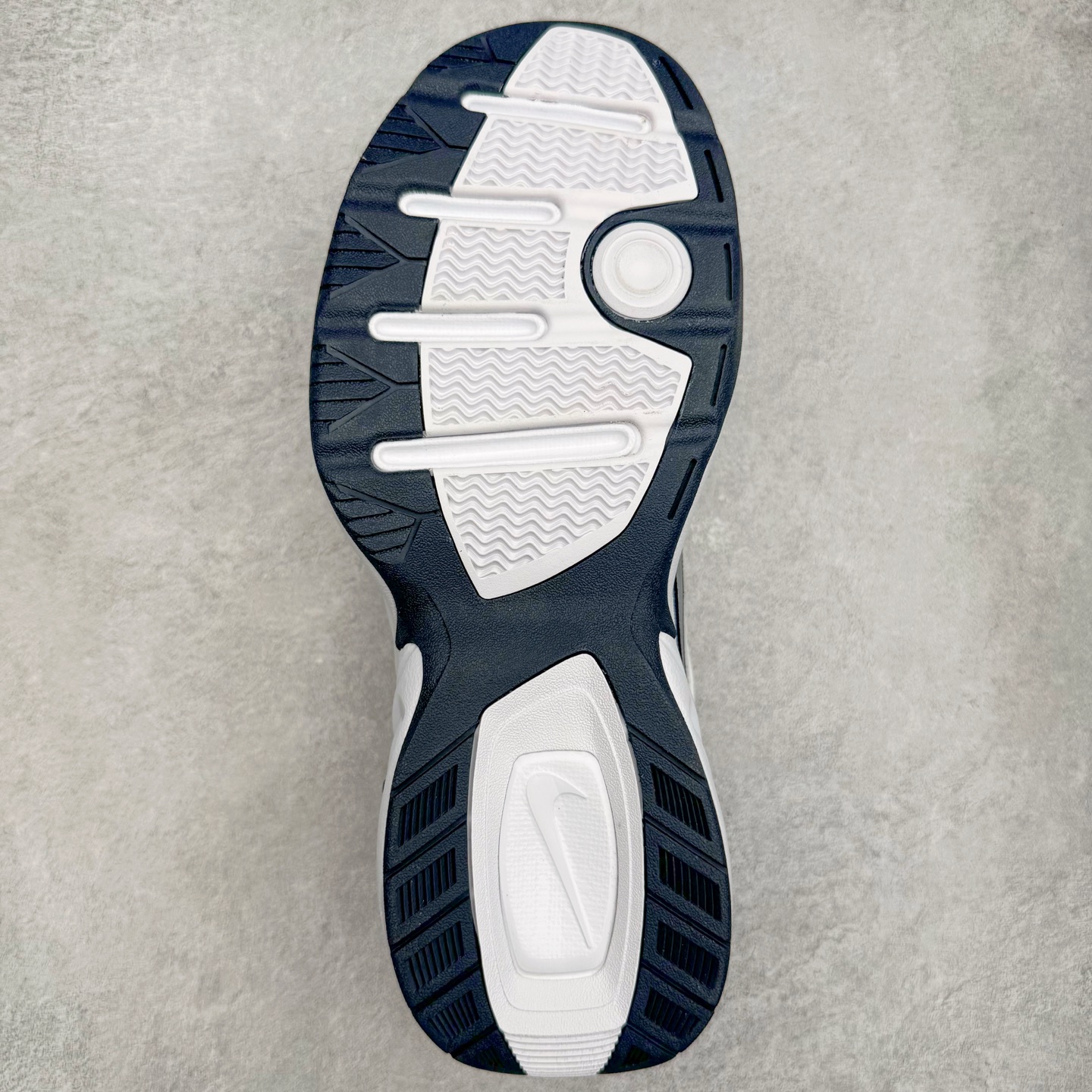 图片[9]-＃奥莱订单福利 NK Air Monarch IV M2K Tekno 复古运动老爹鞋 白蓝 货号：415445-102 独家渠道 市面未流通批次 奥莱直播间499 599一样的东西 碾压市面现存所有版本 公司一样的东西 超值回馈 帮你省钱 复古潮流优质皮革打造鞋面 夸张流线极符 风靡老爹元素 外形延续当下潮流得未来感老爹鞋 设计干净配色风格也带有浓郁的复古感受 极为独特 尺码：36 36.5 37.5 38 38.5 39 40 40.5 41 42 42.5 43 44 44.5-选品中心