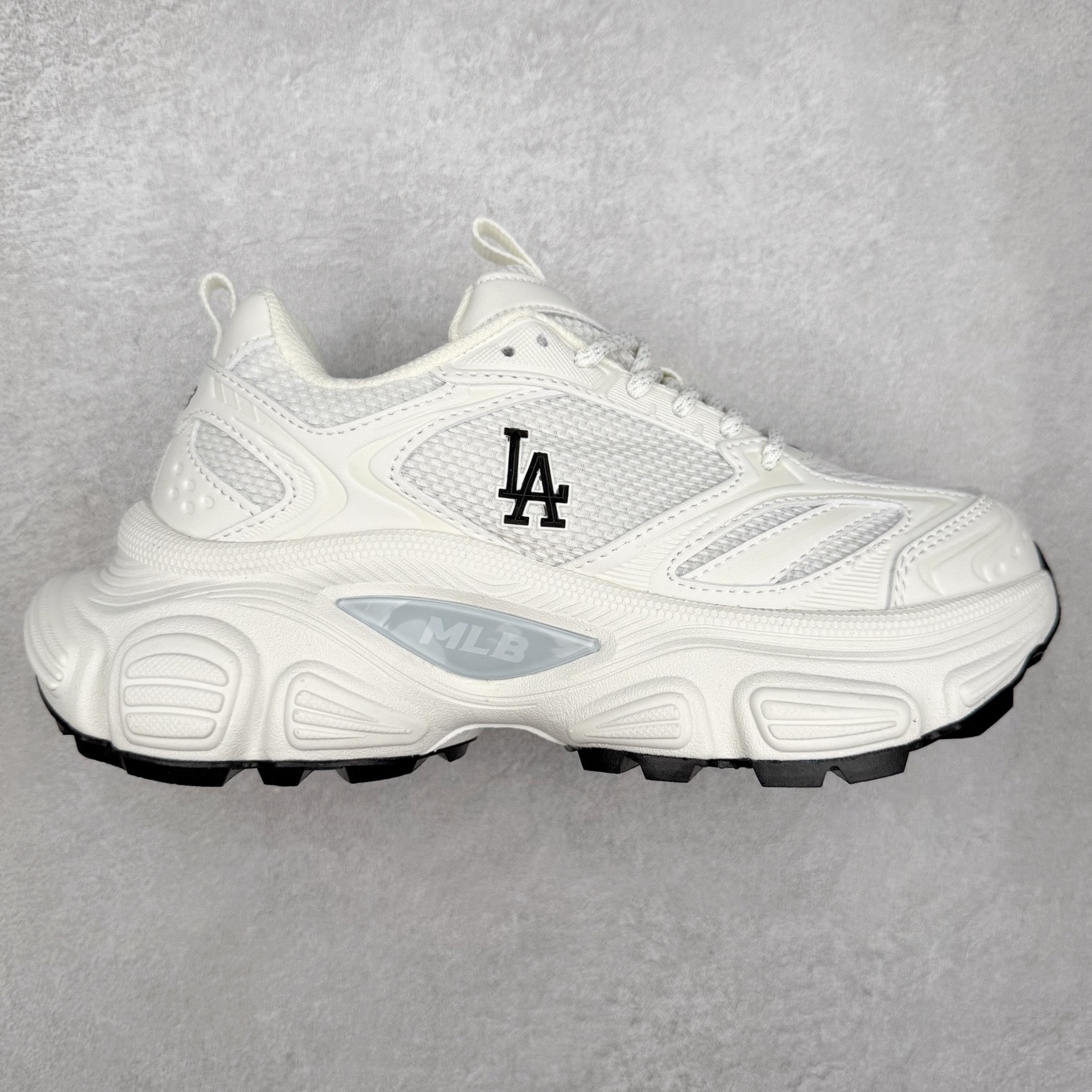 MLB WINNER CHUNKY 纽约洋基队合成革潮流时尚舒适休闲运动风厚底增高 防滑耐磨 低帮 老爹鞋 男女同款 黑色 实拍调校N版已经零色差零失真 百分百还原实物色彩所见即所得 不存在货不对板色差等低级问题 选购参考实物拍摄 不混卖不参货 只用心做好货严格选品 承诺混一赔十 尺码：36 36.5 37.5 38 38.5 39 40 40.5 41 42 42.5 43 44 44.5 45-选品中心