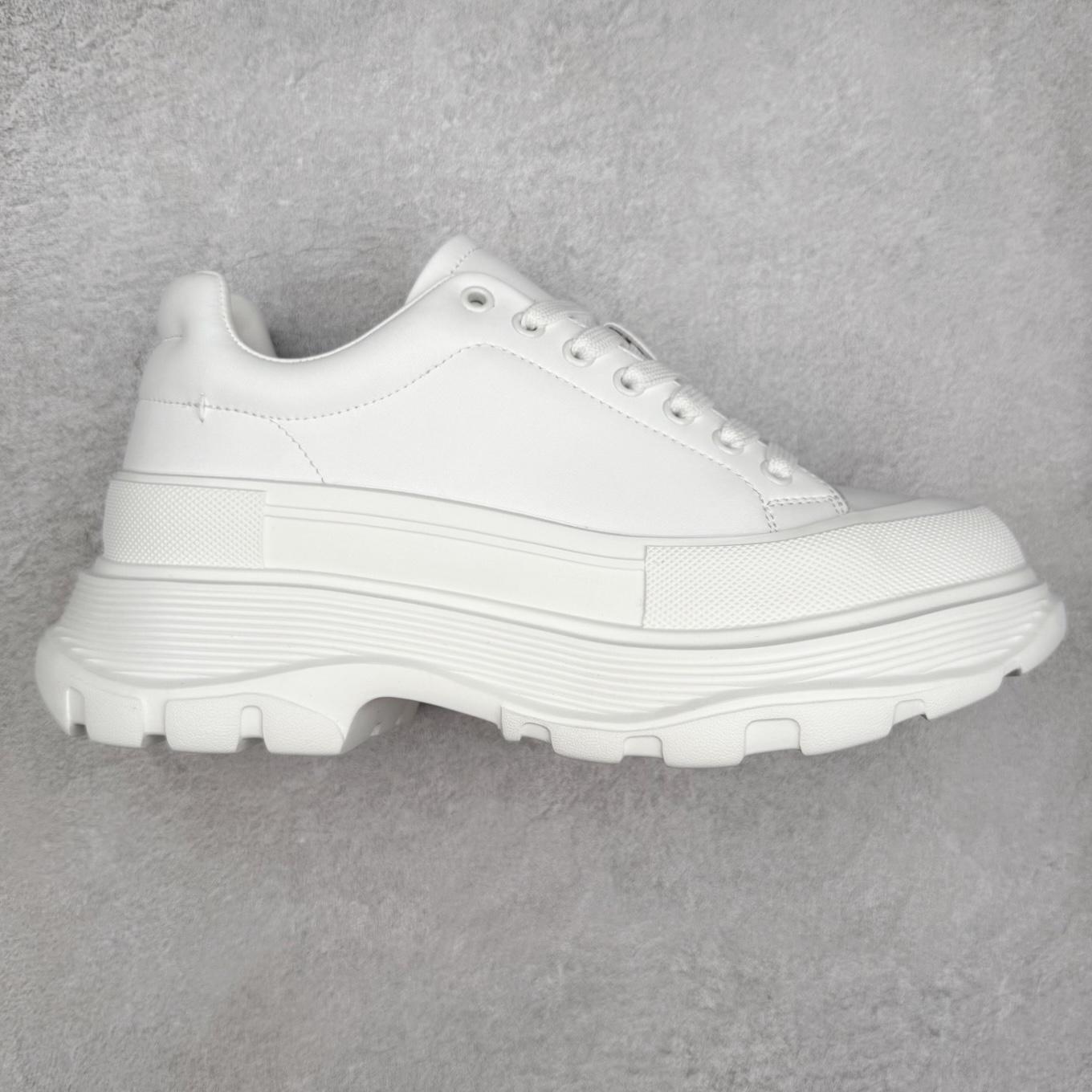 GG-CC 低帮休闲松糕小白鞋增高老爹鞋系列 广东大厂出品 完美细节 25ss春季新款厚底增高 大长腿 时髦look轻松定格 不费力展现率性氛围 高档银盒 酷帅机能风不规则设计大底 轻便舒适百搭 GGcc厚底增高简直就是小个子的快乐 不管怎么搭都好看 尺码：35 36 37 38 39 40-选品中心