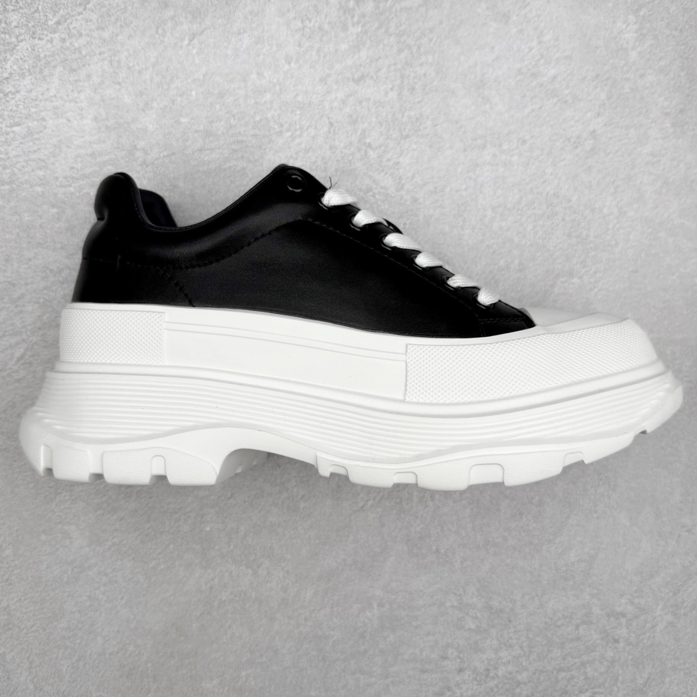 GG-CC 低帮休闲松糕小白鞋增高老爹鞋系列 广东大厂出品 完美细节 25ss春季新款厚底增高 大长腿 时髦look轻松定格 不费力展现率性氛围 高档银盒 酷帅机能风不规则设计大底 轻便舒适百搭 GGcc厚底增高简直就是小个子的快乐 不管怎么搭都好看 尺码:35 36 37 38 39 40-选品中心