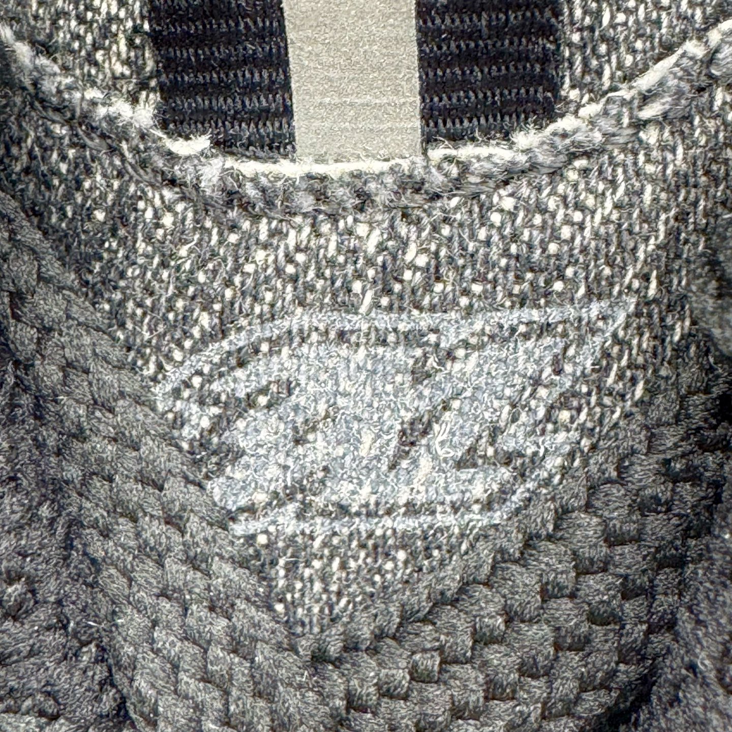 图片[14]-＃VG零售版 BALENCIAGA 3XL Sneakers 巴黎世家十代网布系带低帮走秀复古老爹鞋 全套原纸板楦头开发 最原汁原味的灵魂版型 全鞋荧光划线卡点 胶水把控整洁度追求极致完美 每一双都是工艺品 多重QC质检 超越公司货的品控标准 实实在在的免检产品 原盒原配 正确字体电绣 粗细、位置、大小正确 侧边TPU 透气孔匹配意产原版 正确分离大底 TPU软底 原版一致大底LOGO 立体感十足 原厂皮料水洗做旧 采购原厂网纱 不含皮革 网布材料和聚氨酯 磨损效果 鞋头边缘和后帮 Balenciaga 徽标 鞋面和后跟凸印尺码 鞋舌 3XL 橡胶品牌标识和反光细节 鞋帮拉袢和鞋舌拉祥 配反光细节 备用鞋带在鞋履前侧 可在穿着前取下 便于不同造型搭配 正常尺码 尺码：35 36 37 38 39 40 41 42 43 44 45 46-选品中心