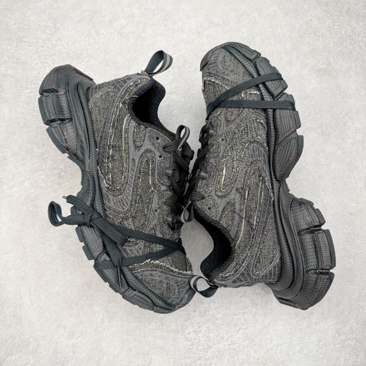 图片[3]-＃VG零售版 BALENCIAGA 3XL Sneakers 巴黎世家十代网布系带低帮走秀复古老爹鞋 全套原纸板楦头开发 最原汁原味的灵魂版型 全鞋荧光划线卡点 胶水把控整洁度追求极致完美 每一双都是工艺品 多重QC质检 超越公司货的品控标准 实实在在的免检产品 原盒原配 正确字体电绣 粗细、位置、大小正确 侧边TPU 透气孔匹配意产原版 正确分离大底 TPU软底 原版一致大底LOGO 立体感十足 原厂皮料水洗做旧 采购原厂网纱 不含皮革 网布材料和聚氨酯 磨损效果 鞋头边缘和后帮 Balenciaga 徽标 鞋面和后跟凸印尺码 鞋舌 3XL 橡胶品牌标识和反光细节 鞋帮拉袢和鞋舌拉祥 配反光细节 备用鞋带在鞋履前侧 可在穿着前取下 便于不同造型搭配 正常尺码 尺码：35 36 37 38 39 40 41 42 43 44 45 46-选品中心