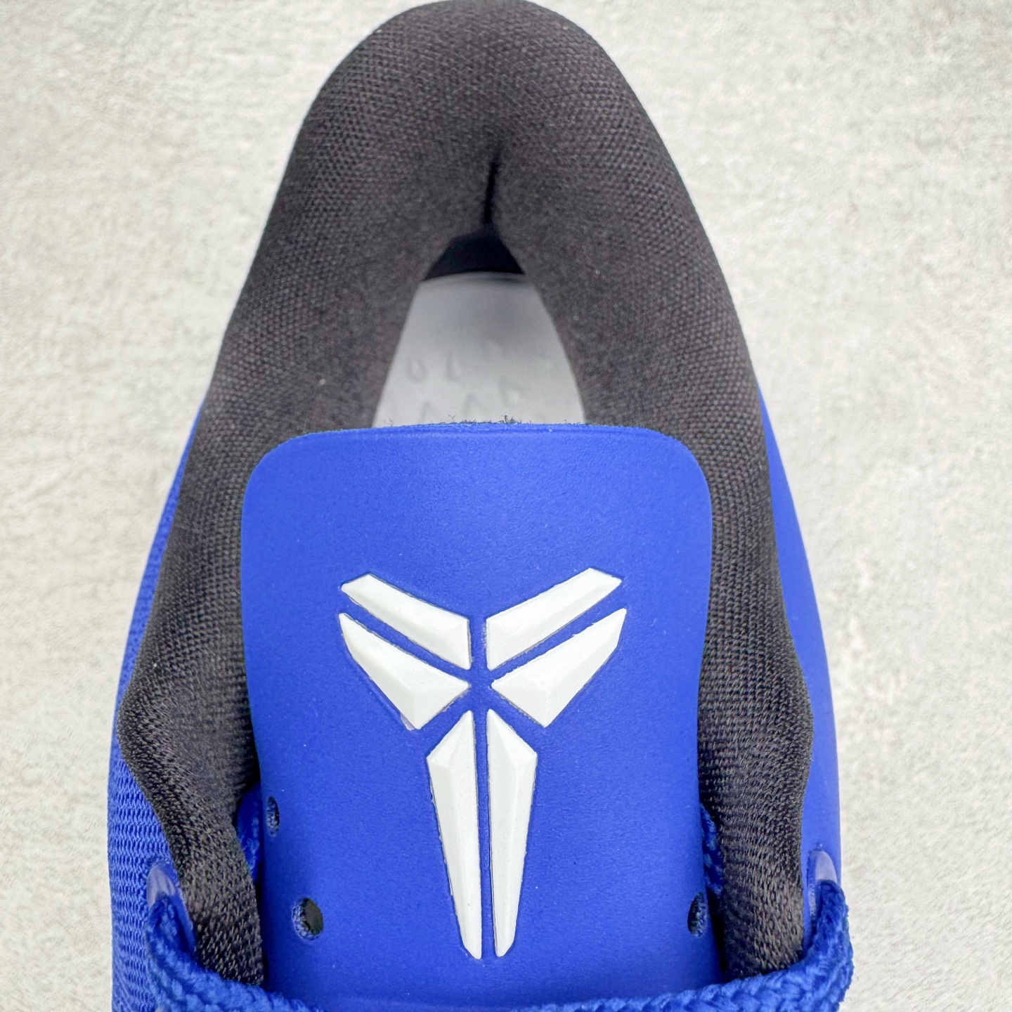 图片[17]-＃GX NK Zoom Kobe Ⅷ System 科比8代复刻实战运动低帮文化篮球鞋 黑蓝 555035-202 完美复刻公司货 React科技鞋垫加持 实战配置直接拉满 原楦纸板开发 鞋身流线型、后跟塑形 区分土肥圆 原厂针织鞋面一针一线匹配原版 全身鞋材卡料色独家定制 唯一万针立体刺绣SWOOSH 真实底模最大50.5 实战利器 专供海外市场 独立原厂模具 首批不拼图大几率过验 亲测已过 支持各种高强度实战 无需担心 补货周期极长 脚宽建议买大半码 科比系列前掌偏窄 支持七天无理由退换 尺码： 40 40.5 41 42 42.5 43 44 44.5 45 46 47.5 48.5 49.5 50.5-选品中心