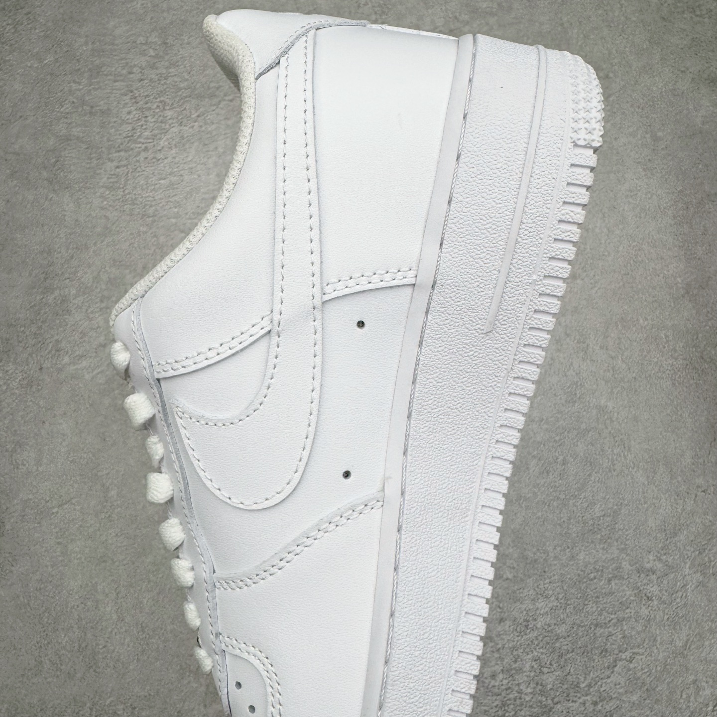 图片[7]-＃奥莱Zp订单福利 NK Air Force 1´07 Low 空军一号低帮百搭休闲运动板鞋 纯白 CW2288-111 独家渠道 市面未流通批次 奥莱直播间499 599一样的东西 碾压市面现存所有版本 公司一样的东西 超值回馈 帮你省钱 支持各种鉴定 柔软、弹性十足的缓震性能和出色的中底设计 横跨复古与现代的外型结合 造就出风靡全球三十多年的Force 1 直到今天还深受青睐 尺码：35.5 36 36.5 37.5 38 38.5 39 40 40.5 41 42 42.5 43 44 44.5 45 46-选品中心