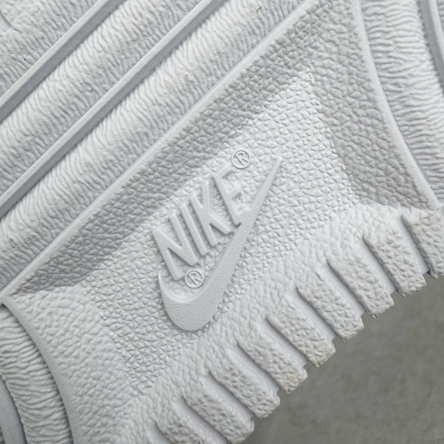 图片[20]-＃奥莱Zp订单福利 NK Air Force 1´07 Low 空军一号低帮百搭休闲运动板鞋 纯白 CW2288-111 独家渠道 市面未流通批次 奥莱直播间499 599一样的东西 碾压市面现存所有版本 公司一样的东西 超值回馈 帮你省钱 支持各种鉴定 柔软、弹性十足的缓震性能和出色的中底设计 横跨复古与现代的外型结合 造就出风靡全球三十多年的Force 1 直到今天还深受青睐 尺码：35.5 36 36.5 37.5 38 38.5 39 40 40.5 41 42 42.5 43 44 44.5 45 46-选品中心