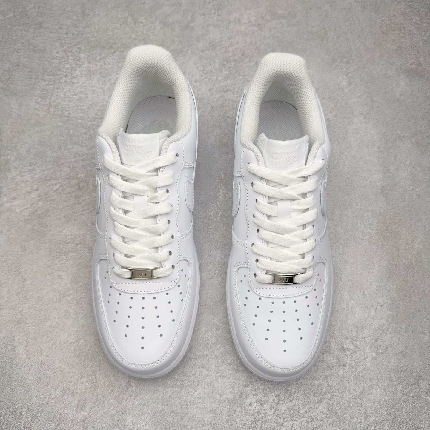 图片[2]-＃奥莱Zp订单福利 NK Air Force 1´07 Low 空军一号低帮百搭休闲运动板鞋 纯白 CW2288-111 独家渠道 市面未流通批次 奥莱直播间499 599一样的东西 碾压市面现存所有版本 公司一样的东西 超值回馈 帮你省钱 支持各种鉴定 柔软、弹性十足的缓震性能和出色的中底设计 横跨复古与现代的外型结合 造就出风靡全球三十多年的Force 1 直到今天还深受青睐 尺码：35.5 36 36.5 37.5 38 38.5 39 40 40.5 41 42 42.5 43 44 44.5 45 46-选品中心