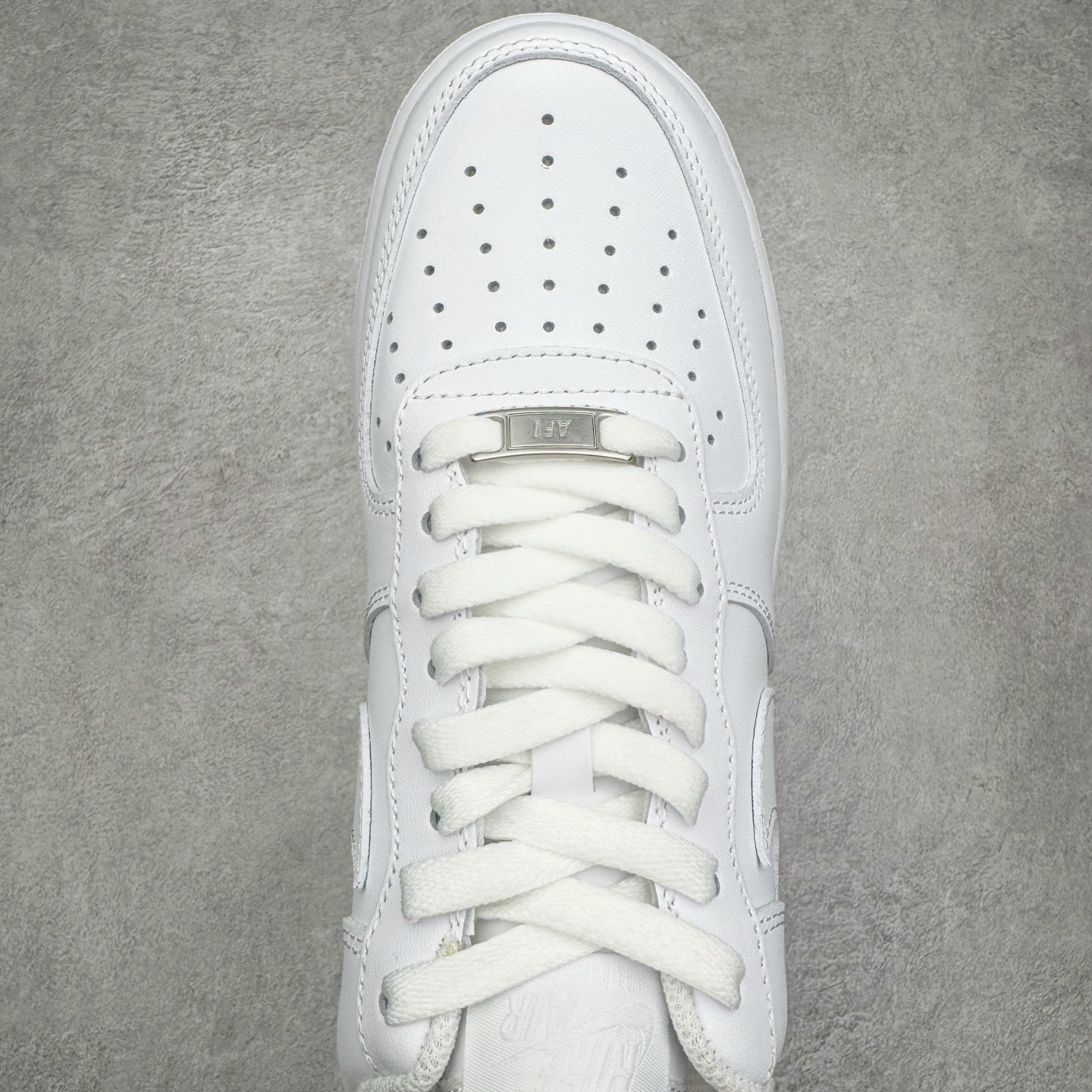 图片[4]-＃奥莱Zp订单福利 NK Air Force 1´07 Low 空军一号低帮百搭休闲运动板鞋 纯白 CW2288-111 独家渠道 市面未流通批次 奥莱直播间499 599一样的东西 碾压市面现存所有版本 公司一样的东西 超值回馈 帮你省钱 支持各种鉴定 柔软、弹性十足的缓震性能和出色的中底设计 横跨复古与现代的外型结合 造就出风靡全球三十多年的Force 1 直到今天还深受青睐 尺码：35.5 36 36.5 37.5 38 38.5 39 40 40.5 41 42 42.5 43 44 44.5 45 46-选品中心