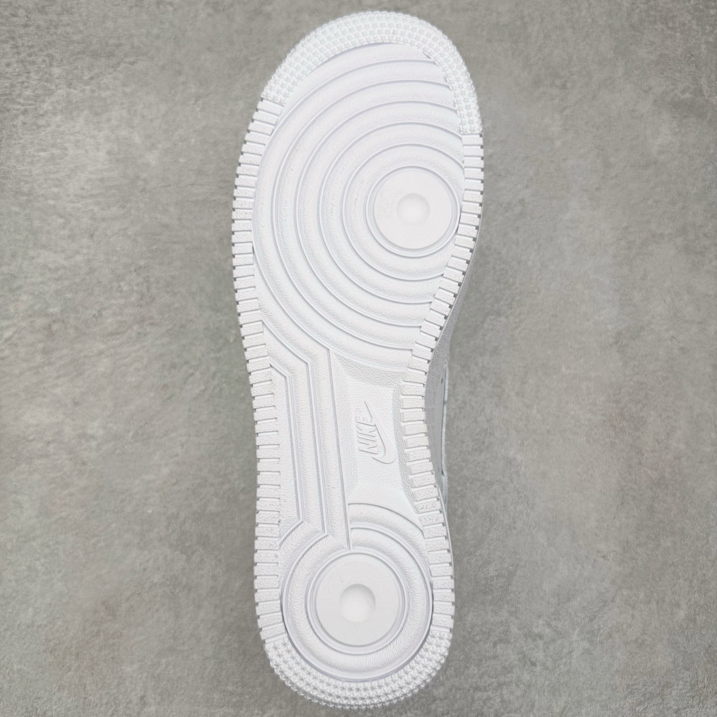 图片[9]-＃奥莱Zp订单福利 NK Air Force 1´07 Low 空军一号低帮百搭休闲运动板鞋 纯白 CW2288-111 独家渠道 市面未流通批次 奥莱直播间499 599一样的东西 碾压市面现存所有版本 公司一样的东西 超值回馈 帮你省钱 支持各种鉴定 柔软、弹性十足的缓震性能和出色的中底设计 横跨复古与现代的外型结合 造就出风靡全球三十多年的Force 1 直到今天还深受青睐 尺码：35.5 36 36.5 37.5 38 38.5 39 40 40.5 41 42 42.5 43 44 44.5 45 46-选品中心