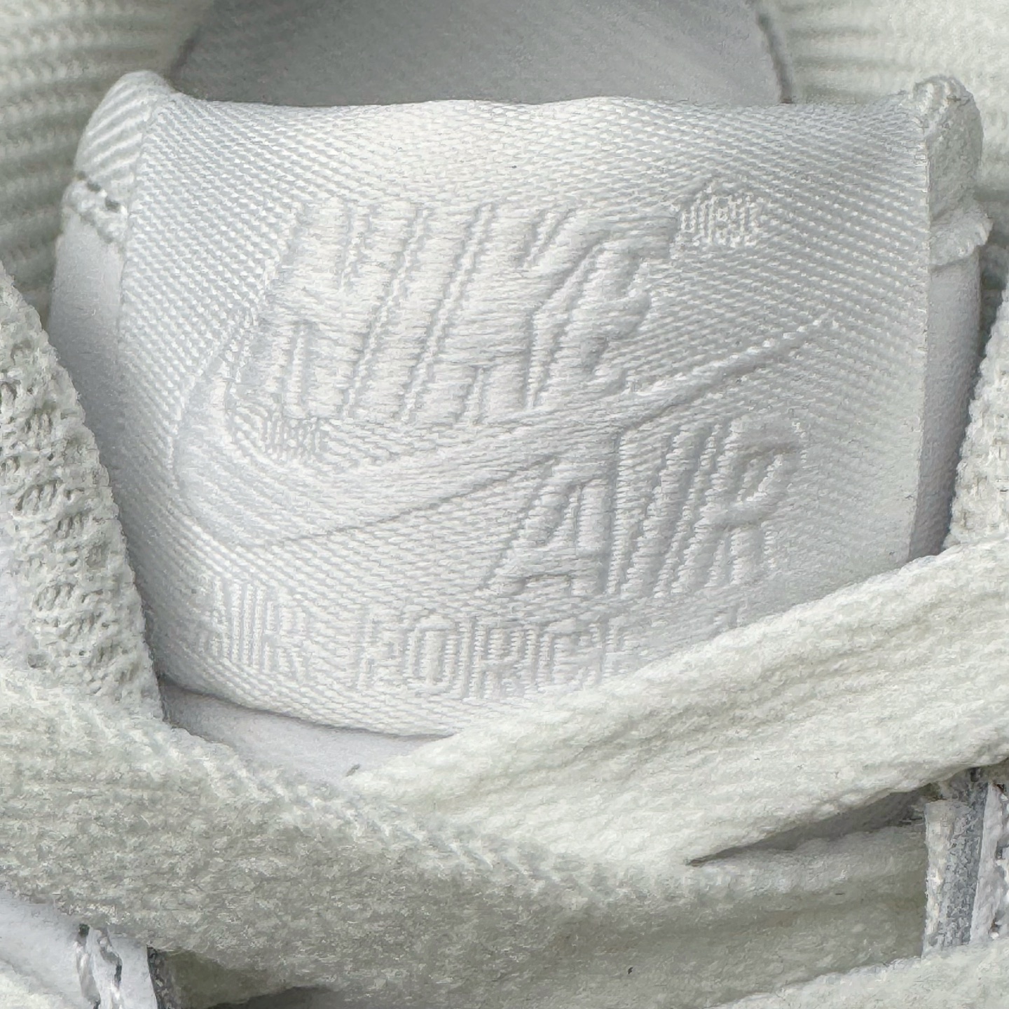 图片[14]-＃奥莱Zp订单福利 NK Air Force 1´07 Low 空军一号低帮百搭休闲运动板鞋 纯白 CW2288-111 独家渠道 市面未流通批次 奥莱直播间499 599一样的东西 碾压市面现存所有版本 公司一样的东西 超值回馈 帮你省钱 支持各种鉴定 柔软、弹性十足的缓震性能和出色的中底设计 横跨复古与现代的外型结合 造就出风靡全球三十多年的Force 1 直到今天还深受青睐 尺码：35.5 36 36.5 37.5 38 38.5 39 40 40.5 41 42 42.5 43 44 44.5 45 46-选品中心