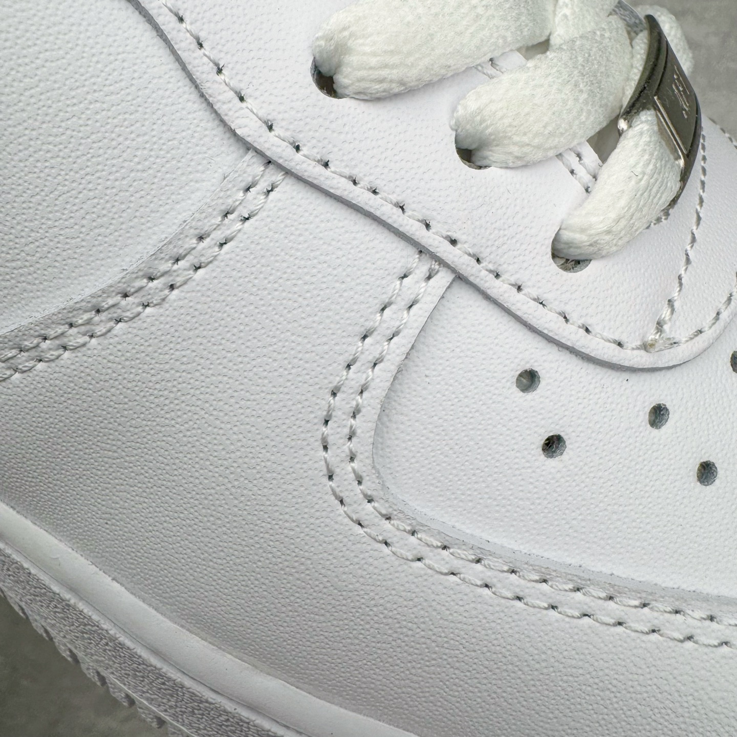 图片[17]-＃奥莱Zp订单福利 NK Air Force 1´07 Low 空军一号低帮百搭休闲运动板鞋 纯白 CW2288-111 独家渠道 市面未流通批次 奥莱直播间499 599一样的东西 碾压市面现存所有版本 公司一样的东西 超值回馈 帮你省钱 支持各种鉴定 柔软、弹性十足的缓震性能和出色的中底设计 横跨复古与现代的外型结合 造就出风靡全球三十多年的Force 1 直到今天还深受青睐 尺码：35.5 36 36.5 37.5 38 38.5 39 40 40.5 41 42 42.5 43 44 44.5 45 46-选品中心