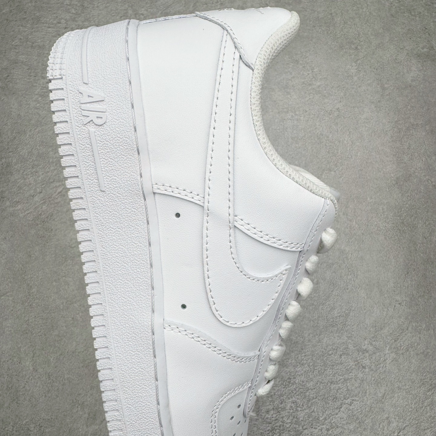 图片[6]-＃奥莱Zp订单福利 NK Air Force 1´07 Low 空军一号低帮百搭休闲运动板鞋 纯白 CW2288-111 独家渠道 市面未流通批次 奥莱直播间499 599一样的东西 碾压市面现存所有版本 公司一样的东西 超值回馈 帮你省钱 支持各种鉴定 柔软、弹性十足的缓震性能和出色的中底设计 横跨复古与现代的外型结合 造就出风靡全球三十多年的Force 1 直到今天还深受青睐 尺码：35.5 36 36.5 37.5 38 38.5 39 40 40.5 41 42 42.5 43 44 44.5 45 46-选品中心