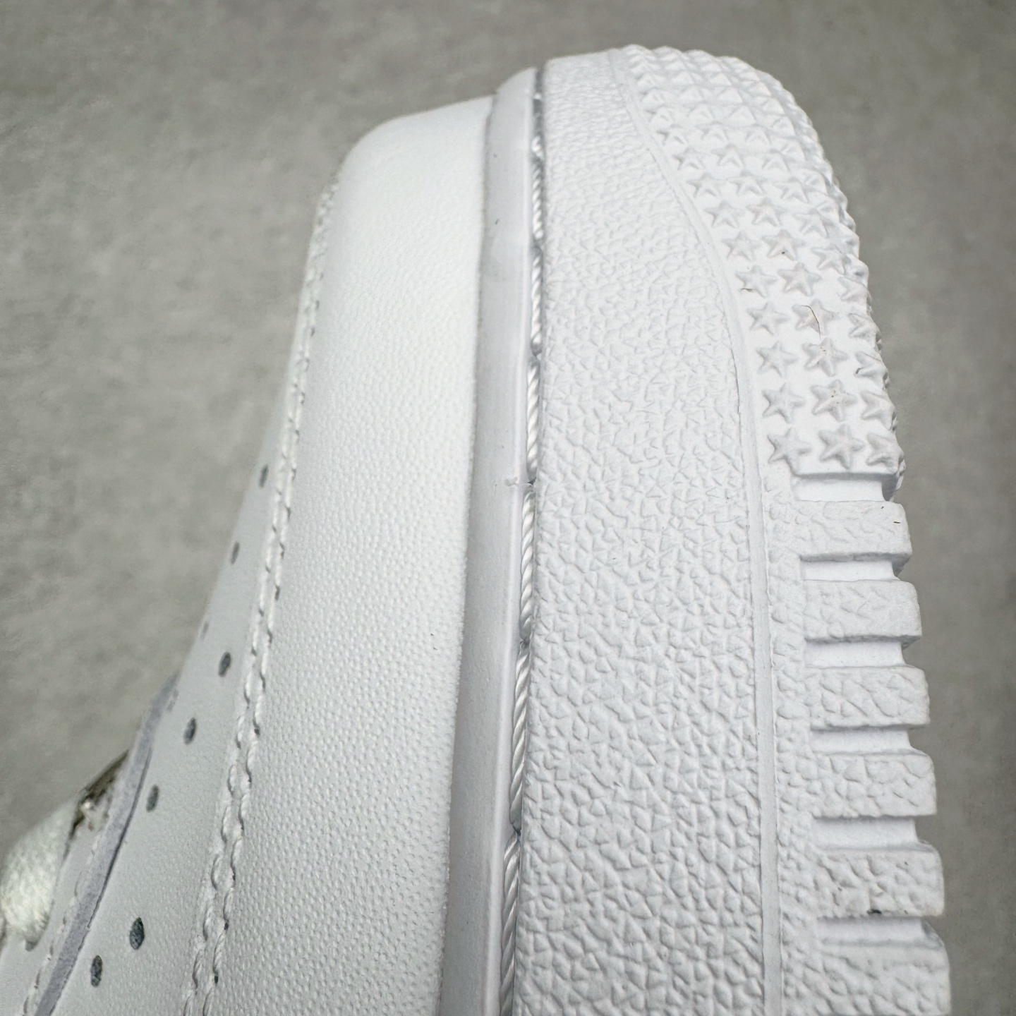 图片[16]-＃奥莱Zp订单福利 NK Air Force 1´07 Low 空军一号低帮百搭休闲运动板鞋 纯白 CW2288-111 独家渠道 市面未流通批次 奥莱直播间499 599一样的东西 碾压市面现存所有版本 公司一样的东西 超值回馈 帮你省钱 支持各种鉴定 柔软、弹性十足的缓震性能和出色的中底设计 横跨复古与现代的外型结合 造就出风靡全球三十多年的Force 1 直到今天还深受青睐 尺码：35.5 36 36.5 37.5 38 38.5 39 40 40.5 41 42 42.5 43 44 44.5 45 46-选品中心