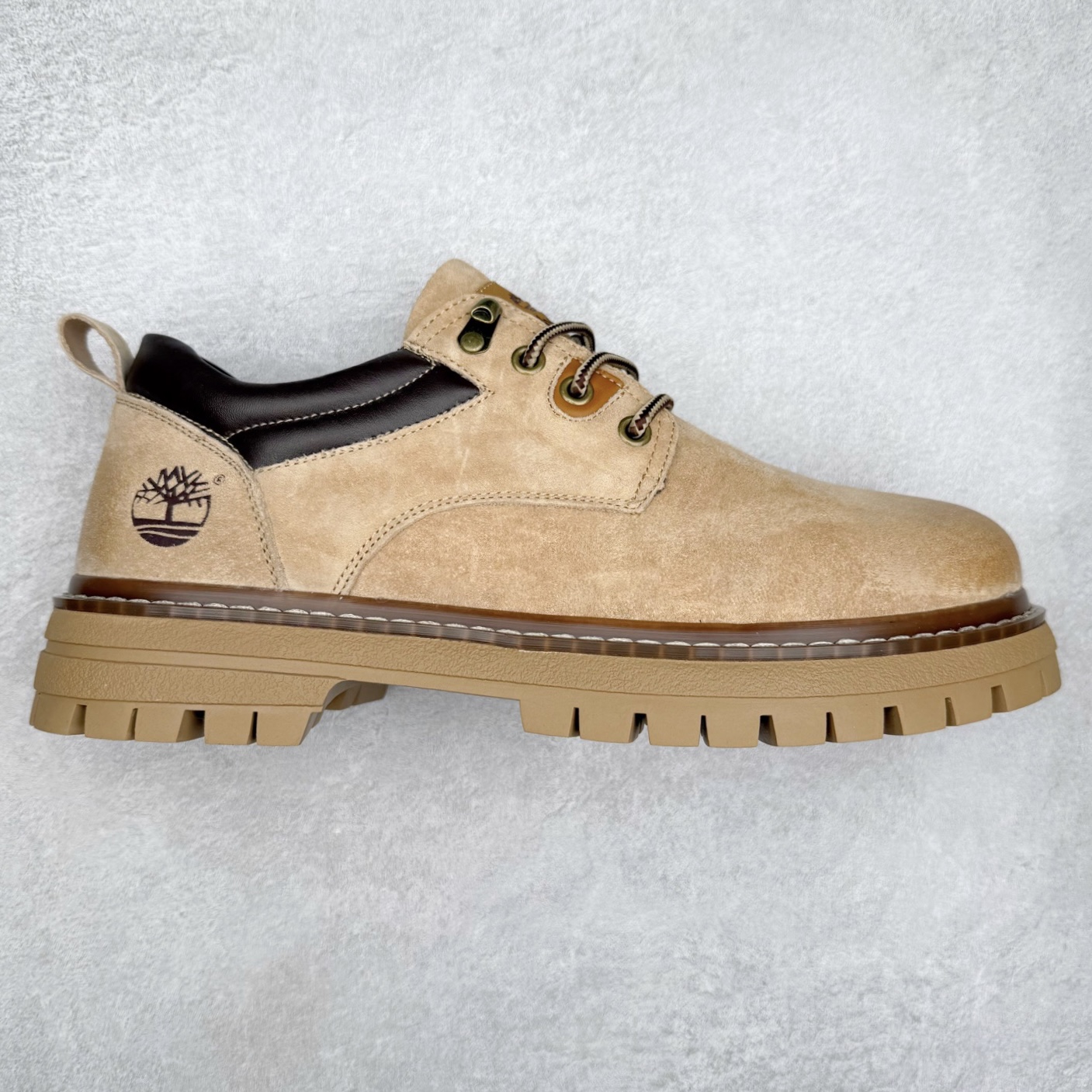 Timberland 天伯伦/添柏岚经典款 户外低帮工装休闲鞋 经典再造 全新升级 广东大厂品质 原盒原包装 面料采用意大利🇮🇹顶级磨砂牛皮 搭配防臭防腐真皮乳胶鞋垫 给您完美的穿着体验 质量考究耐穿 型男必备 专治不帅 高品质脚感一流 独家供应 尺码：39-44 (偏大一码)-选品中心