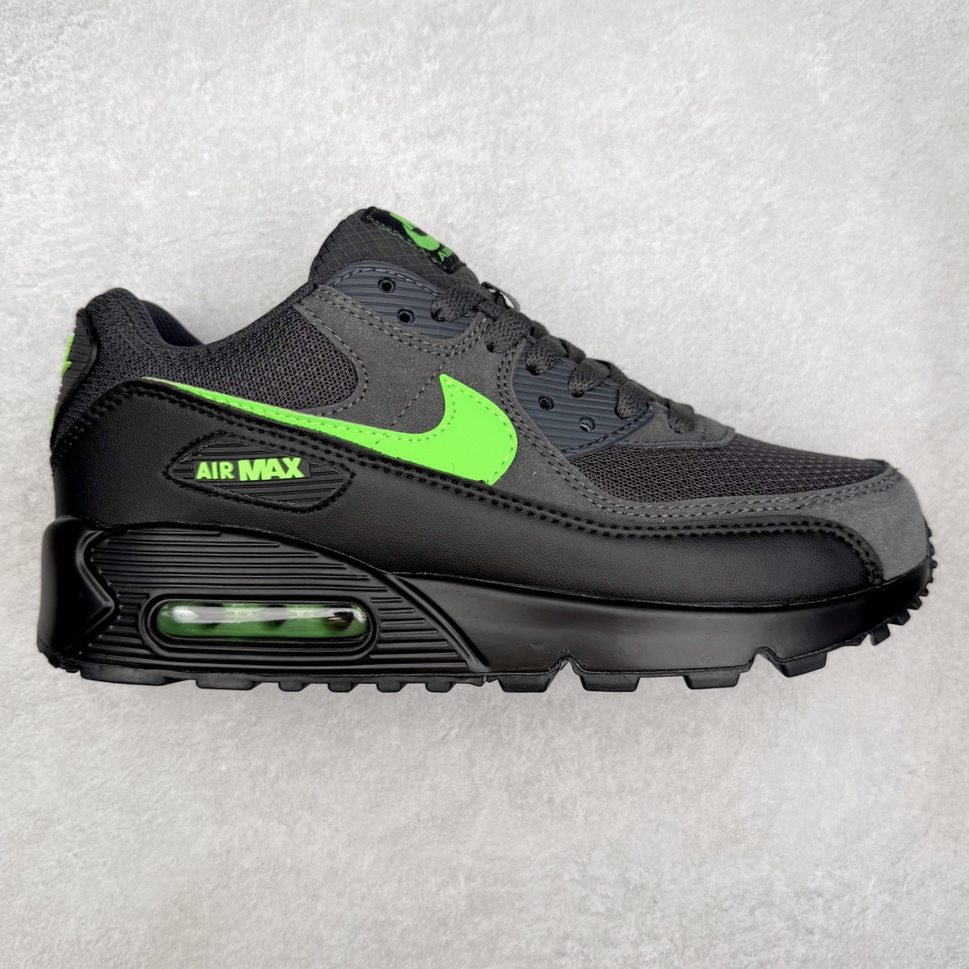 ＃MX版 NK Air MAX 90 气垫复古减震跑步鞋 DM0029-015 经典重温 独家陆续补货 外单专供大厂出品 品质稳定 一百余色 终端操作 Air Max 90于1990年推出 来自Air Max系列 在Air Max 1的基础上改进而得 增加了气垫面积 外型上也更为流线 最特別的就是加入了菱纹塑胶嵌板 为Air Max 90增添了许多潮流气息 皮革鞋面 造就出色耐穿性和支撑力 Max Air缓震配置搭配泡棉中底 令Air Max 90轻盈而舒适 华夫格橡胶外底 铸就Air Max 90非凡的抓地力 而Air Max 90不仅是一双跑鞋 它成功跨越了时间的演进 成为了球鞋文化与潮流圈中最熟为人知的鞋款之一 尺码：36 36.5 37.5 38 38.5 39 40 40.5 41 42 42.5 43 44 44.5 45-选品中心