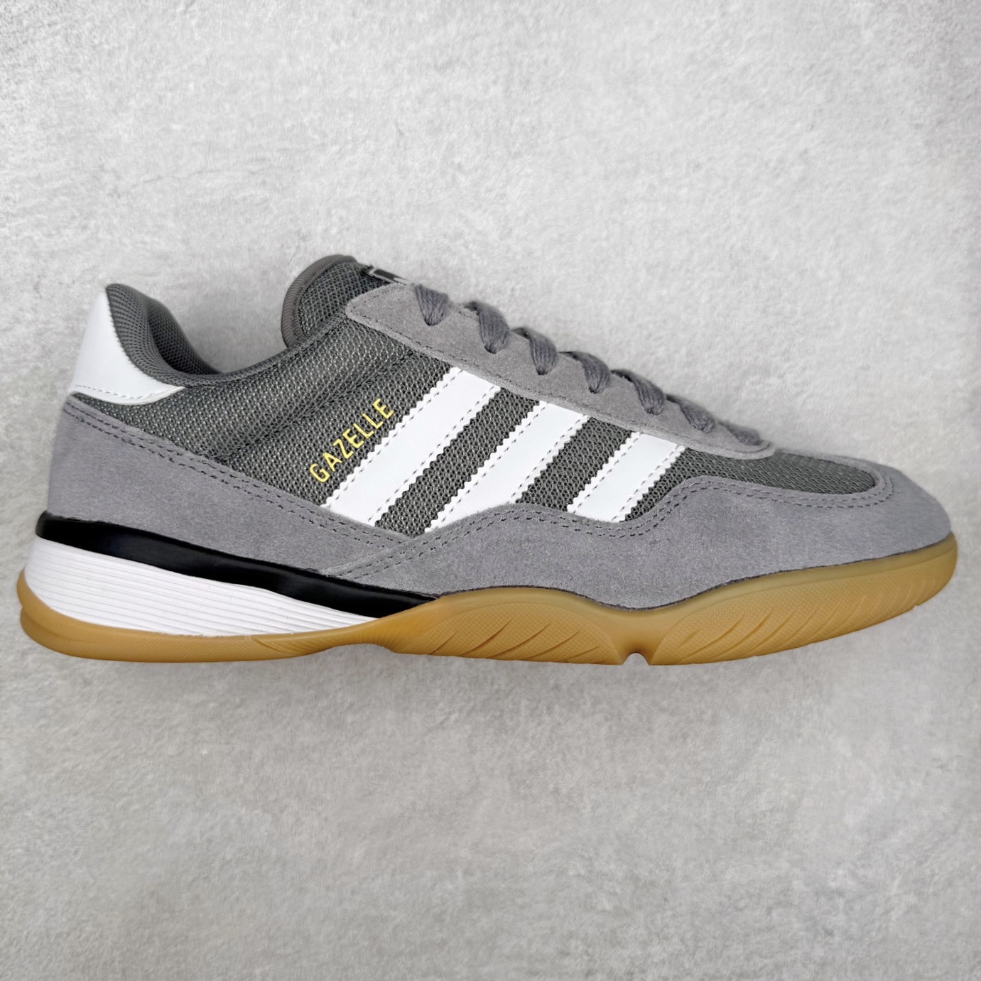 AD Originals Gazelle Sala 舒适柔软耐磨低帮 生活休闲鞋 男女同款 JQ0887 实拍调校N版已经零色差零失真 百分百还原实物色彩所见即所得 不存在货不对板色差等低级问题 选购参考实物拍摄 不混卖不参货 只用心做好货严格选品 承诺混一赔十 尺码:36 36.5 37.5 38 38.5 39 40 40.5 41 42 42.5 43 44 44.5 45-选品中心