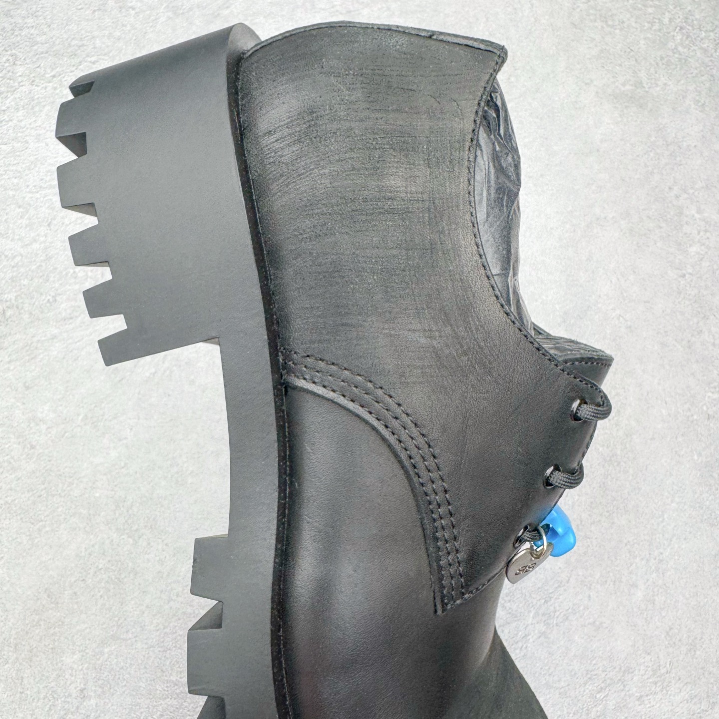 图片[6]-＃GD广顶 Balenciaga Hummer 巴黎世家牛皮革公牛皮 圆头系带德比做旧休闲鞋 象征着时尚的前沿 款式典雅而时尚 突显法式高雅气息 众多国内外一线潮流明星上脚加持 舒适鞋面 具有很好的延展性和透气性 外观设计鞋身运用简洁的黑色进行搭配 上脚颜值高 鞋跟耐磨性强 不易打滑 尺码：39-45（偏大一码）-选品中心