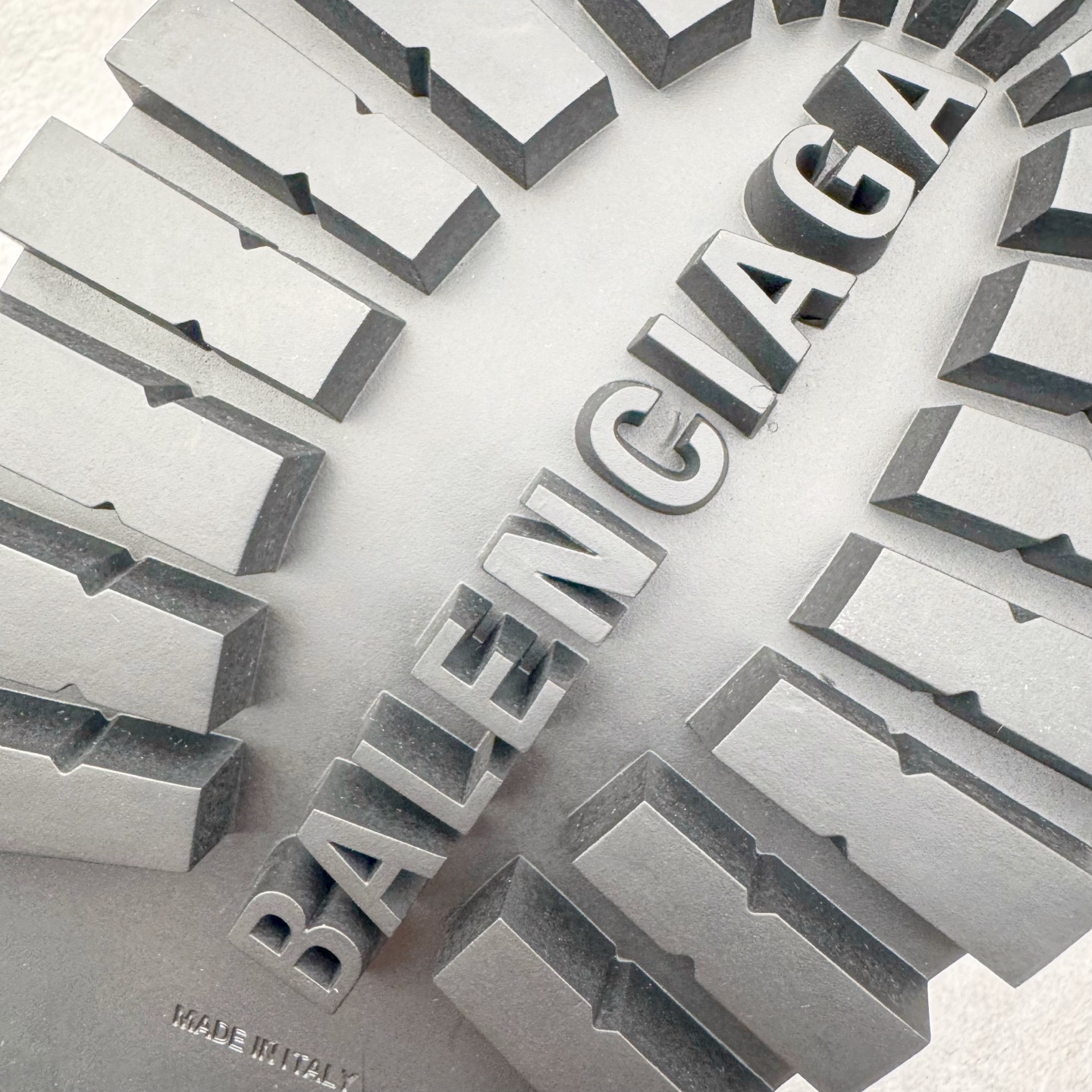 图片[19]-＃GD广顶 Balenciaga Hummer 巴黎世家牛皮革公牛皮 圆头系带德比做旧休闲鞋 象征着时尚的前沿 款式典雅而时尚 突显法式高雅气息 众多国内外一线潮流明星上脚加持 舒适鞋面 具有很好的延展性和透气性 外观设计鞋身运用简洁的黑色进行搭配 上脚颜值高 鞋跟耐磨性强 不易打滑 尺码：39-45（偏大一码）-选品中心