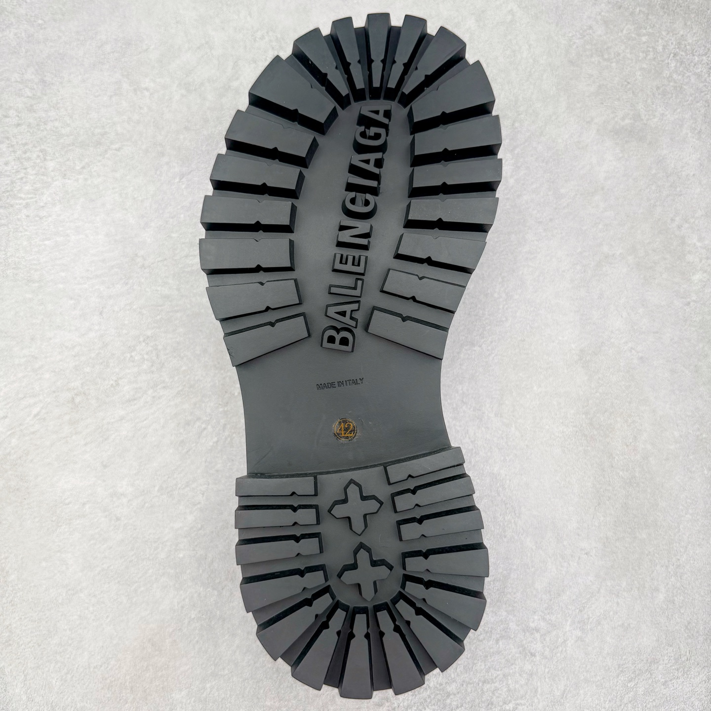 图片[9]-＃GD广顶 Balenciaga Hummer 巴黎世家牛皮革公牛皮 圆头系带德比做旧休闲鞋 象征着时尚的前沿 款式典雅而时尚 突显法式高雅气息 众多国内外一线潮流明星上脚加持 舒适鞋面 具有很好的延展性和透气性 外观设计鞋身运用简洁的黑色进行搭配 上脚颜值高 鞋跟耐磨性强 不易打滑 尺码：39-45（偏大一码）-选品中心