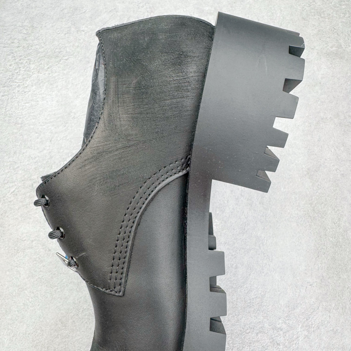 图片[7]-＃GD广顶 Balenciaga Hummer 巴黎世家牛皮革公牛皮 圆头系带德比做旧休闲鞋 象征着时尚的前沿 款式典雅而时尚 突显法式高雅气息 众多国内外一线潮流明星上脚加持 舒适鞋面 具有很好的延展性和透气性 外观设计鞋身运用简洁的黑色进行搭配 上脚颜值高 鞋跟耐磨性强 不易打滑 尺码：39-45（偏大一码）-选品中心