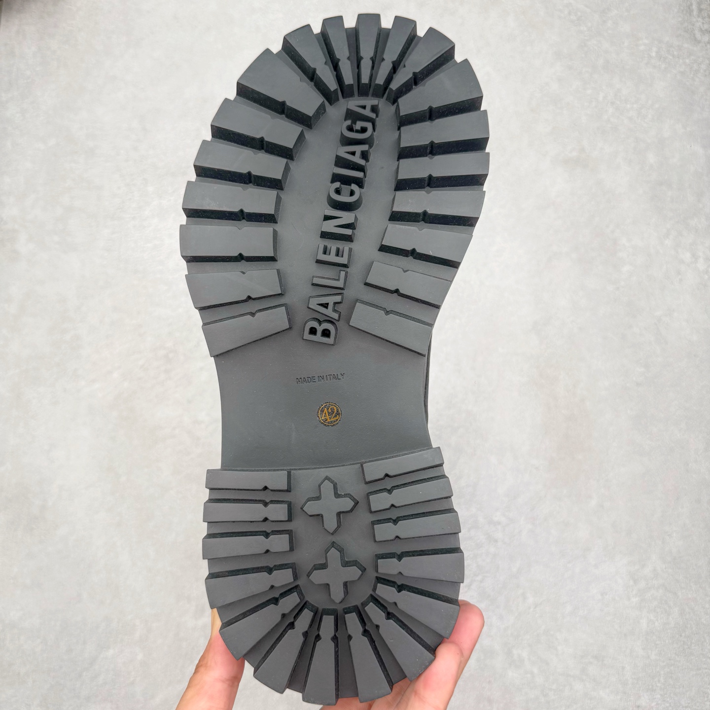 图片[9]-＃GD广顶 Balenciaga Hummer 巴黎世家牛皮 圆头系带短筒马丁靴 原版购入开发 做货 极致做旧 巴黎世家做旧的款式百分之90都是好看的 这双靴子也不例外 破旧风格 双层材质 外层粗帆布做了磨损和褪色处理 内层做了透气网状里布 比较惊艳的是鞋底和鞋侧橡胶 原版定制进口做旧帆布 原版进口透气网里 原版开模橡胶大底 增高底厚5CM超显大长腿NCC 尺码： 39 40 41 42 43 44 45-选品中心