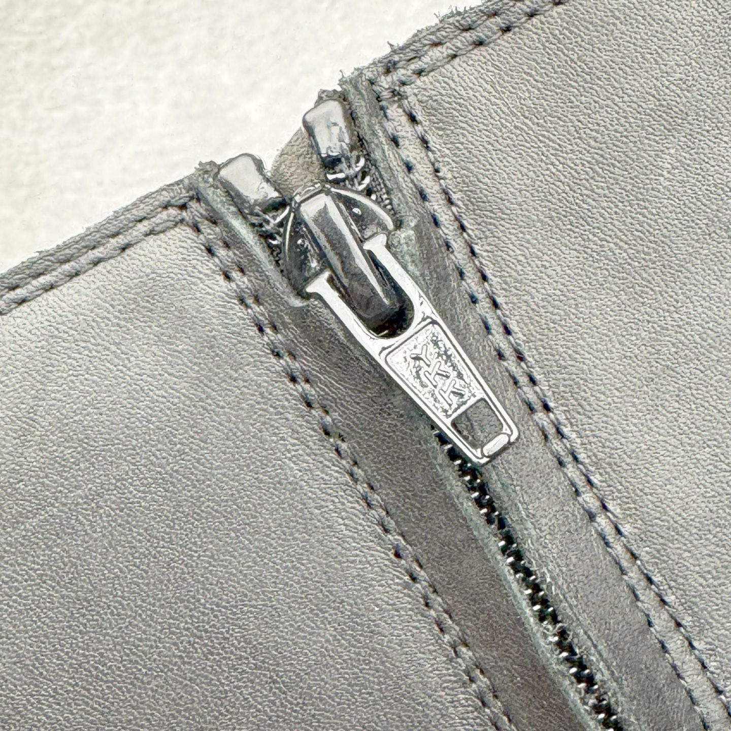 图片[13]-＃GD广顶 Balenciaga Hummer 巴黎世家牛皮 圆头系带短筒马丁靴 原版购入开发 做货 极致做旧 巴黎世家做旧的款式百分之90都是好看的 这双靴子也不例外 破旧风格 双层材质 外层粗帆布做了磨损和褪色处理 内层做了透气网状里布 比较惊艳的是鞋底和鞋侧橡胶 原版定制进口做旧帆布 原版进口透气网里 原版开模橡胶大底 增高底厚5CM超显大长腿NCC 尺码： 39 40 41 42 43 44 45-选品中心