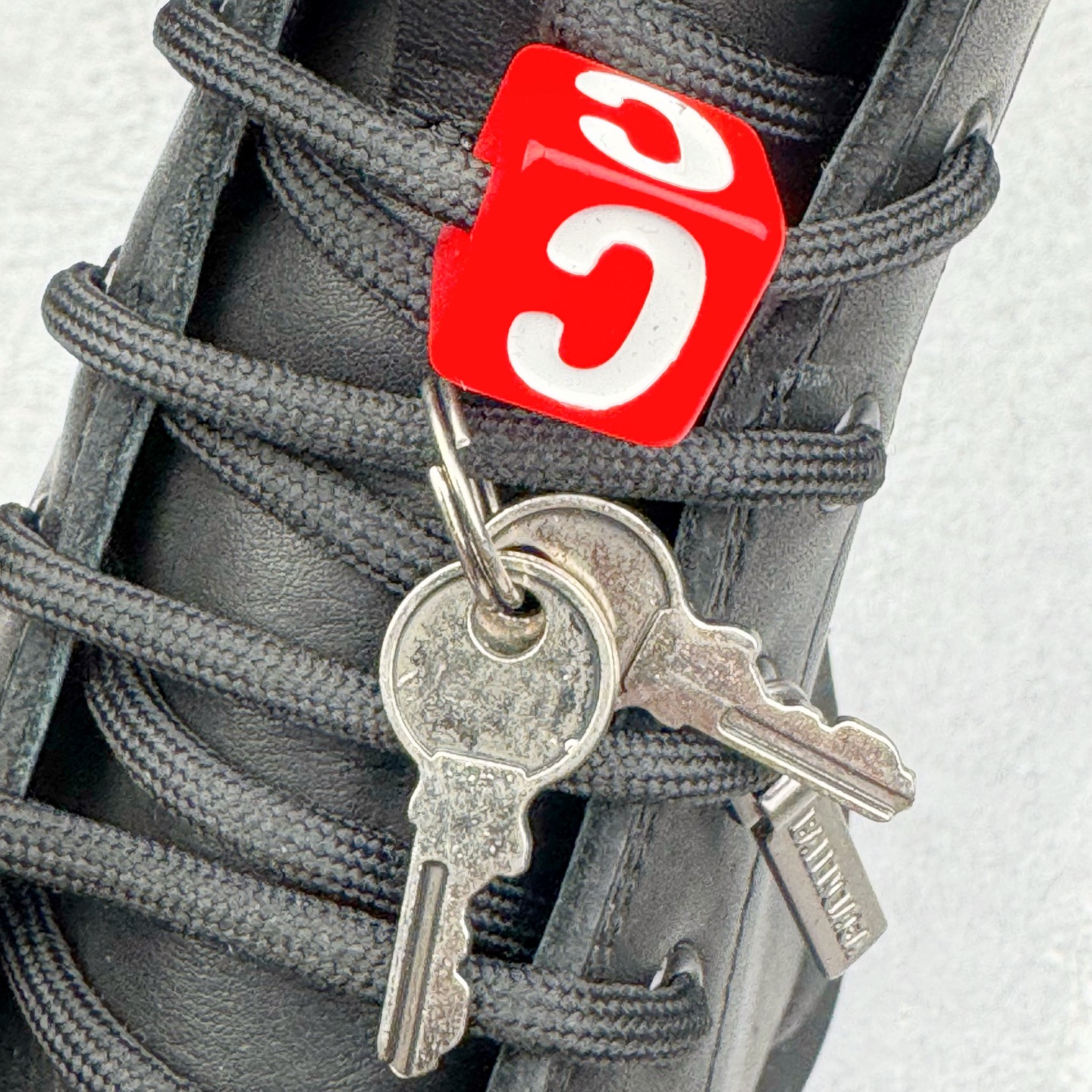 图片[15]-＃GD广顶 Balenciaga Hummer 巴黎世家牛皮 圆头系带短筒马丁靴 原版购入开发 做货 极致做旧 巴黎世家做旧的款式百分之90都是好看的 这双靴子也不例外 破旧风格 双层材质 外层粗帆布做了磨损和褪色处理 内层做了透气网状里布 比较惊艳的是鞋底和鞋侧橡胶 原版定制进口做旧帆布 原版进口透气网里 原版开模橡胶大底 增高底厚5CM超显大长腿NCC 尺码： 39 40 41 42 43 44 45-选品中心