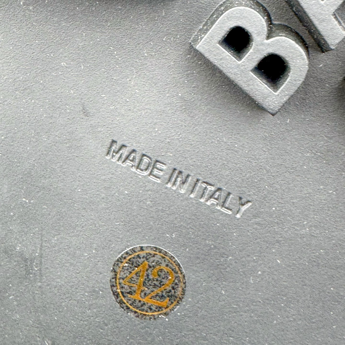 图片[22]-＃GD广顶 Balenciaga Hummer 巴黎世家牛皮 圆头系带短筒马丁靴 原版购入开发 做货 极致做旧 巴黎世家做旧的款式百分之90都是好看的 这双靴子也不例外 破旧风格 双层材质 外层粗帆布做了磨损和褪色处理 内层做了透气网状里布 比较惊艳的是鞋底和鞋侧橡胶 原版定制进口做旧帆布 原版进口透气网里 原版开模橡胶大底 增高底厚5CM超显大长腿NCC 尺码： 39 40 41 42 43 44 45-选品中心