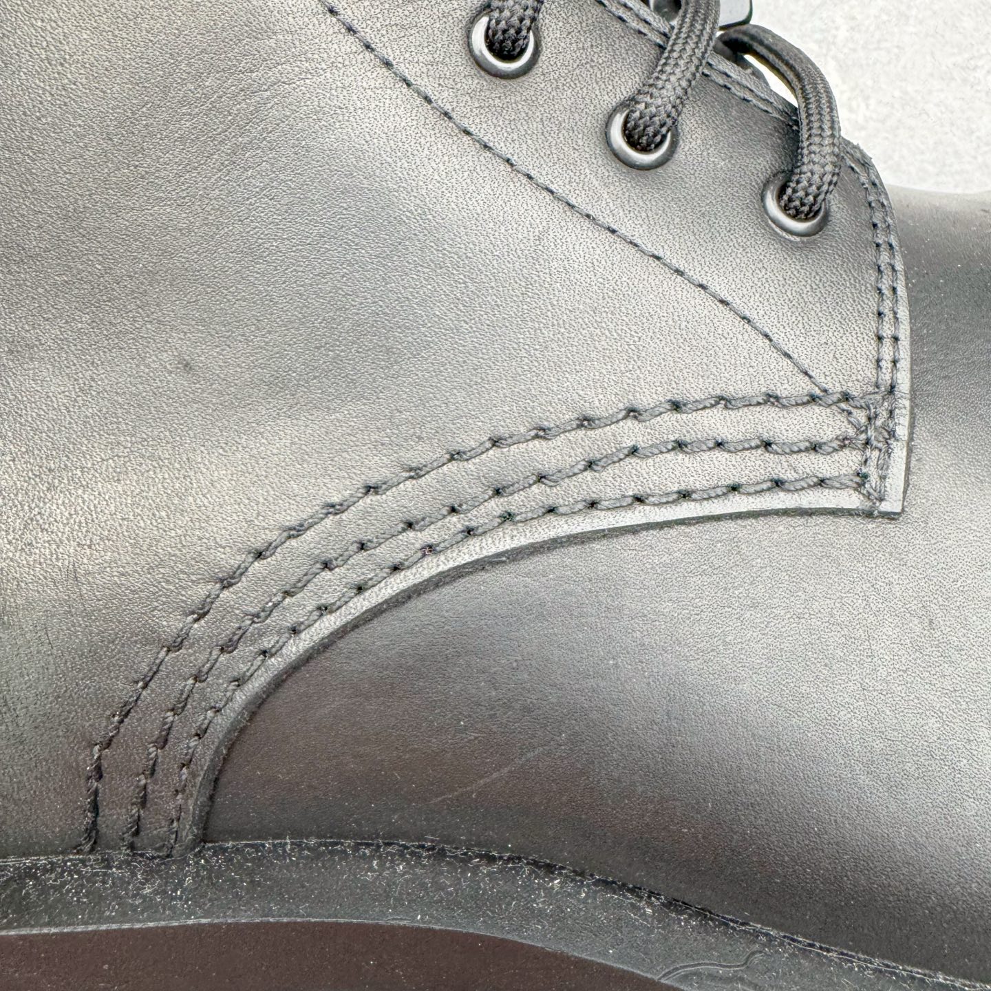 图片[20]-＃GD广顶 Balenciaga Hummer 巴黎世家牛皮 圆头系带短筒马丁靴 原版购入开发 做货 极致做旧 巴黎世家做旧的款式百分之90都是好看的 这双靴子也不例外 破旧风格 双层材质 外层粗帆布做了磨损和褪色处理 内层做了透气网状里布 比较惊艳的是鞋底和鞋侧橡胶 原版定制进口做旧帆布 原版进口透气网里 原版开模橡胶大底 增高底厚5CM超显大长腿NCC 尺码： 39 40 41 42 43 44 45-选品中心