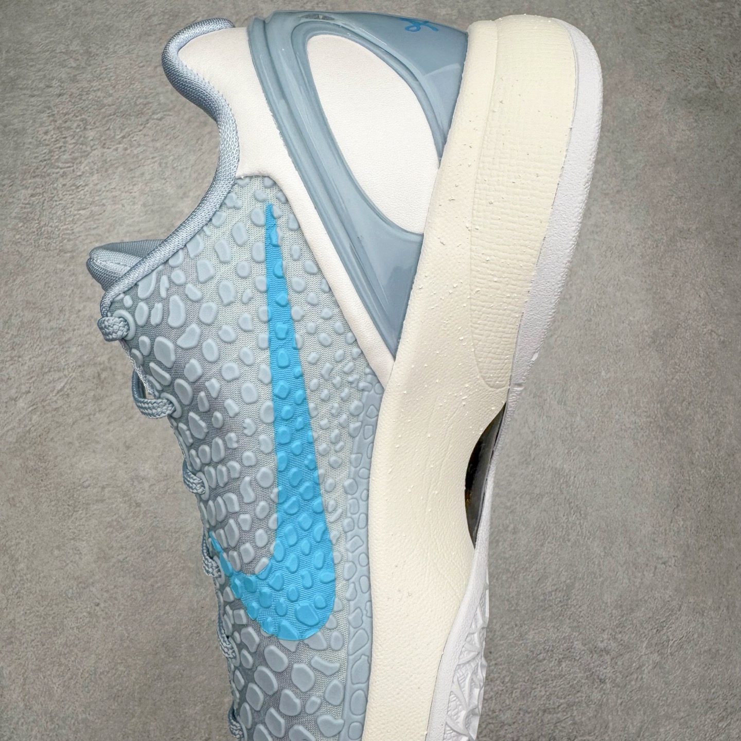 图片[7]-＃S2 NK Zoom Kobe 6 Protro 科比六代 克拉克北卡蓝 IO3672-400 圈内顶级批次 完美复刻公司货 前掌超大Zoom Turbo气垫 后掌EVA缓震 真正的原汁原味 还原ZP脚感 全身鞋材卡料色独家定制 唯一正确喷漆工艺Swoosh 正确凹凸蛇鳞工艺 正确鞋面渐变效果 内全置真动飞态线 独立原厂模具 最大尺码达到48.5码 首批不拼图大几率过验 亲测已过 支持各种高强度实战 无需担心 上脚价 补货周期极长 脚宽建议买大半码 科比系列前掌偏窄 不影响二次销售 支持七天无理由退换 尺码：40 40.5 41 42 42.5 43 44 44.5 45 45.5 46 47.5 48.5-选品中心