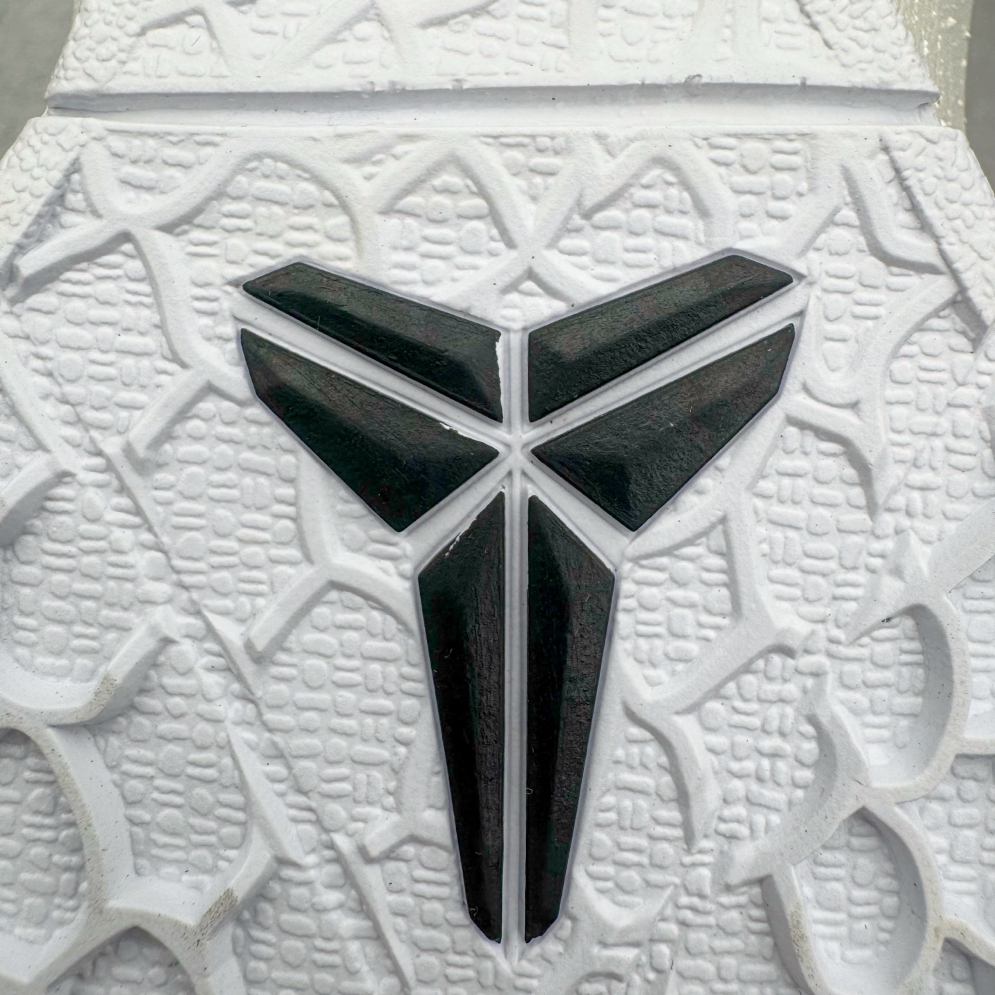 图片[23]-＃S2 NK Zoom Kobe 6 Protro 科比六代 克拉克北卡蓝 IO3672-400 圈内顶级批次 完美复刻公司货 前掌超大Zoom Turbo气垫 后掌EVA缓震 真正的原汁原味 还原ZP脚感 全身鞋材卡料色独家定制 唯一正确喷漆工艺Swoosh 正确凹凸蛇鳞工艺 正确鞋面渐变效果 内全置真动飞态线 独立原厂模具 最大尺码达到48.5码 首批不拼图大几率过验 亲测已过 支持各种高强度实战 无需担心 上脚价 补货周期极长 脚宽建议买大半码 科比系列前掌偏窄 不影响二次销售 支持七天无理由退换 尺码：40 40.5 41 42 42.5 43 44 44.5 45 45.5 46 47.5 48.5-选品中心