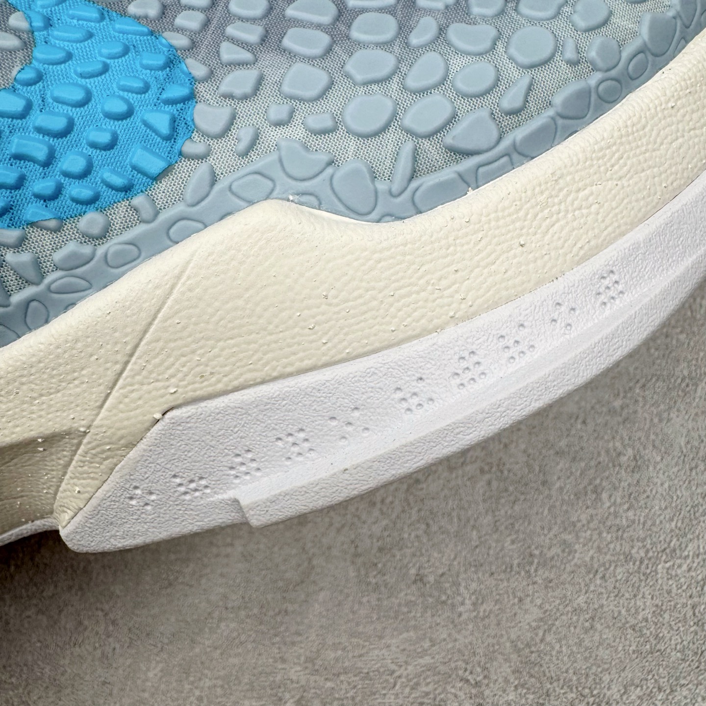 图片[21]-＃S2 NK Zoom Kobe 6 Protro 科比六代 克拉克北卡蓝 IO3672-400 圈内顶级批次 完美复刻公司货 前掌超大Zoom Turbo气垫 后掌EVA缓震 真正的原汁原味 还原ZP脚感 全身鞋材卡料色独家定制 唯一正确喷漆工艺Swoosh 正确凹凸蛇鳞工艺 正确鞋面渐变效果 内全置真动飞态线 独立原厂模具 最大尺码达到48.5码 首批不拼图大几率过验 亲测已过 支持各种高强度实战 无需担心 上脚价 补货周期极长 脚宽建议买大半码 科比系列前掌偏窄 不影响二次销售 支持七天无理由退换 尺码：40 40.5 41 42 42.5 43 44 44.5 45 45.5 46 47.5 48.5-选品中心