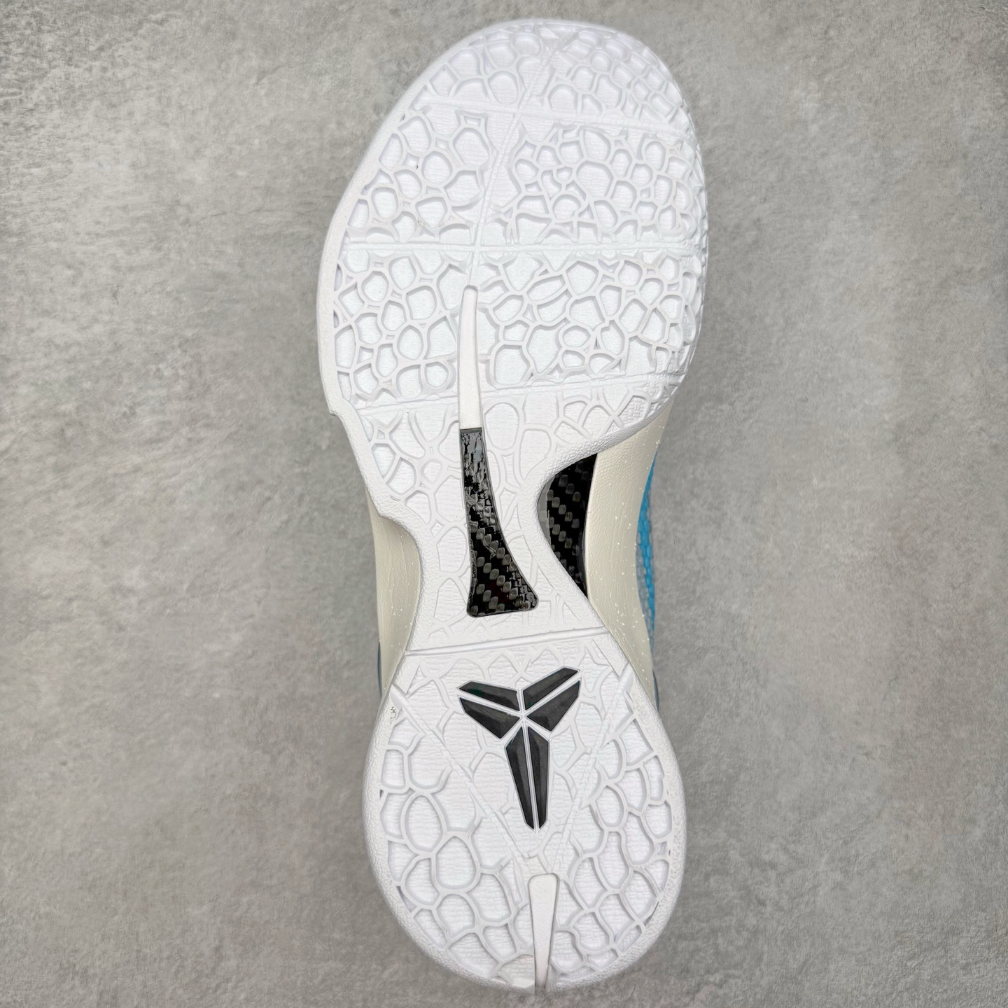 图片[9]-＃S2 NK Zoom Kobe 6 Protro 科比六代 克拉克北卡蓝 IO3672-400 圈内顶级批次 完美复刻公司货 前掌超大Zoom Turbo气垫 后掌EVA缓震 真正的原汁原味 还原ZP脚感 全身鞋材卡料色独家定制 唯一正确喷漆工艺Swoosh 正确凹凸蛇鳞工艺 正确鞋面渐变效果 内全置真动飞态线 独立原厂模具 最大尺码达到48.5码 首批不拼图大几率过验 亲测已过 支持各种高强度实战 无需担心 上脚价 补货周期极长 脚宽建议买大半码 科比系列前掌偏窄 不影响二次销售 支持七天无理由退换 尺码：40 40.5 41 42 42.5 43 44 44.5 45 45.5 46 47.5 48.5-选品中心