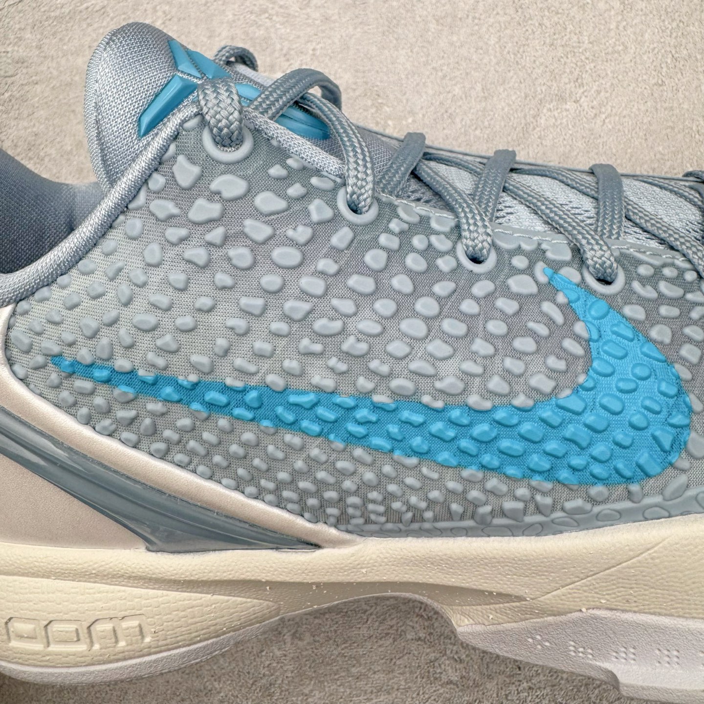 图片[16]-＃S2 NK Zoom Kobe 6 Protro 科比六代 克拉克北卡蓝 IO3672-400 圈内顶级批次 完美复刻公司货 前掌超大Zoom Turbo气垫 后掌EVA缓震 真正的原汁原味 还原ZP脚感 全身鞋材卡料色独家定制 唯一正确喷漆工艺Swoosh 正确凹凸蛇鳞工艺 正确鞋面渐变效果 内全置真动飞态线 独立原厂模具 最大尺码达到48.5码 首批不拼图大几率过验 亲测已过 支持各种高强度实战 无需担心 上脚价 补货周期极长 脚宽建议买大半码 科比系列前掌偏窄 不影响二次销售 支持七天无理由退换 尺码：40 40.5 41 42 42.5 43 44 44.5 45 45.5 46 47.5 48.5-选品中心