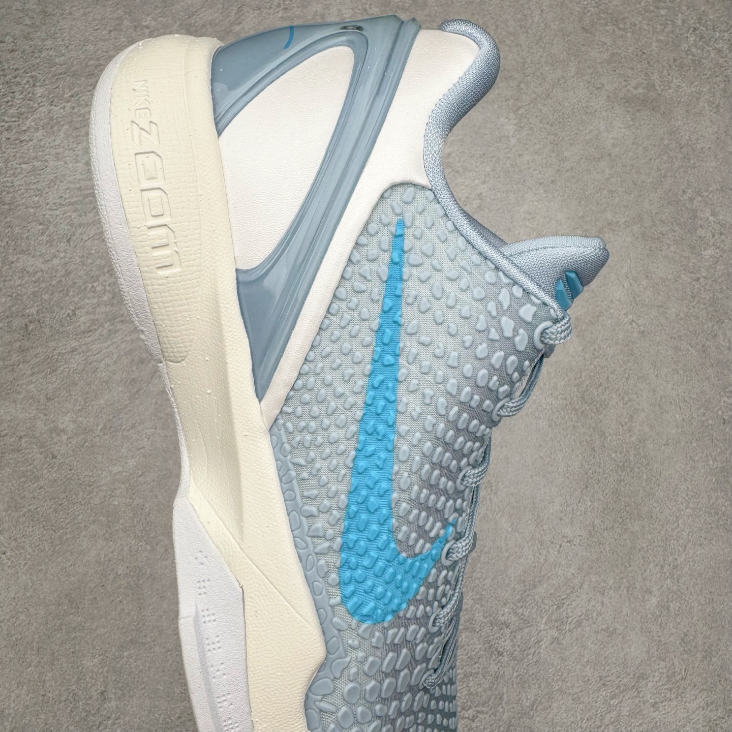 图片[6]-＃S2 NK Zoom Kobe 6 Protro 科比六代 克拉克北卡蓝 IO3672-400 圈内顶级批次 完美复刻公司货 前掌超大Zoom Turbo气垫 后掌EVA缓震 真正的原汁原味 还原ZP脚感 全身鞋材卡料色独家定制 唯一正确喷漆工艺Swoosh 正确凹凸蛇鳞工艺 正确鞋面渐变效果 内全置真动飞态线 独立原厂模具 最大尺码达到48.5码 首批不拼图大几率过验 亲测已过 支持各种高强度实战 无需担心 上脚价 补货周期极长 脚宽建议买大半码 科比系列前掌偏窄 不影响二次销售 支持七天无理由退换 尺码：40 40.5 41 42 42.5 43 44 44.5 45 45.5 46 47.5 48.5-选品中心