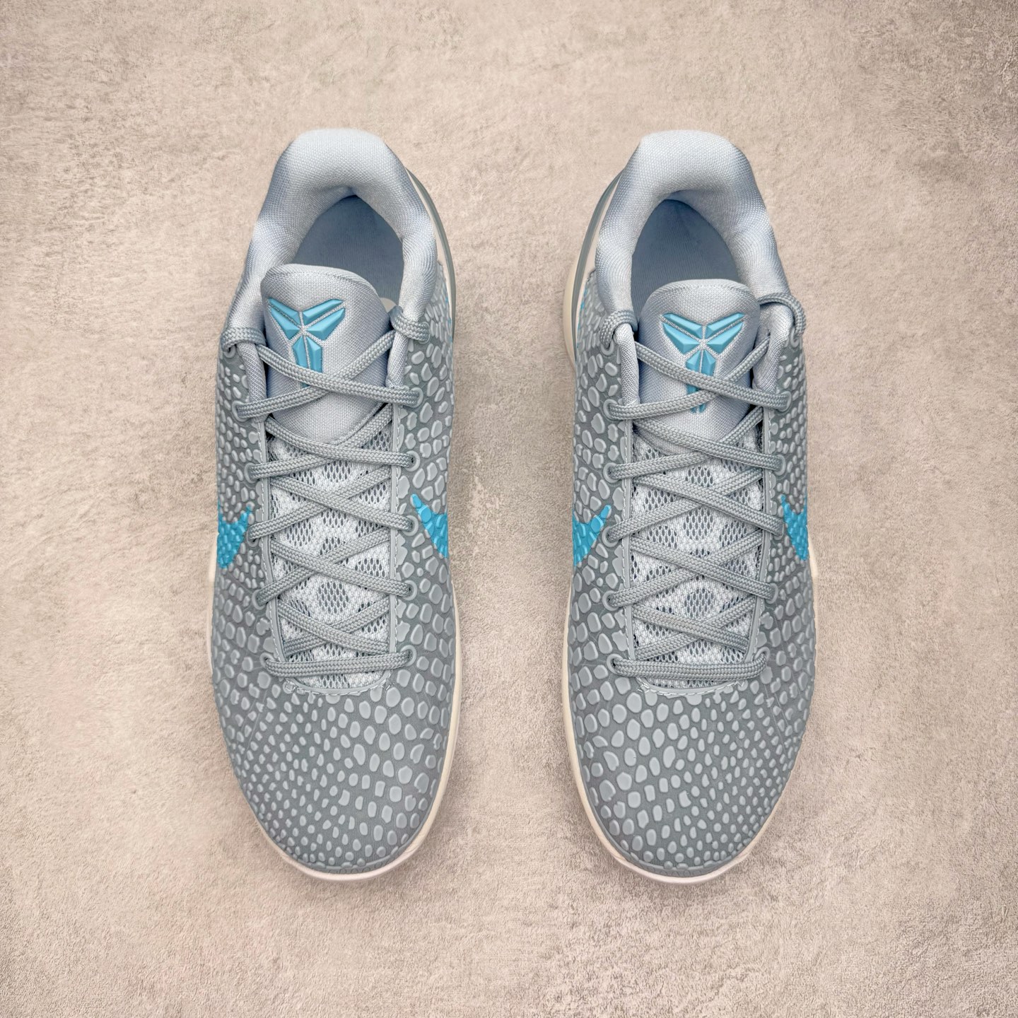 图片[2]-＃S2 NK Zoom Kobe 6 Protro 科比六代 克拉克北卡蓝 IO3672-400 圈内顶级批次 完美复刻公司货 前掌超大Zoom Turbo气垫 后掌EVA缓震 真正的原汁原味 还原ZP脚感 全身鞋材卡料色独家定制 唯一正确喷漆工艺Swoosh 正确凹凸蛇鳞工艺 正确鞋面渐变效果 内全置真动飞态线 独立原厂模具 最大尺码达到48.5码 首批不拼图大几率过验 亲测已过 支持各种高强度实战 无需担心 上脚价 补货周期极长 脚宽建议买大半码 科比系列前掌偏窄 不影响二次销售 支持七天无理由退换 尺码：40 40.5 41 42 42.5 43 44 44.5 45 45.5 46 47.5 48.5-选品中心