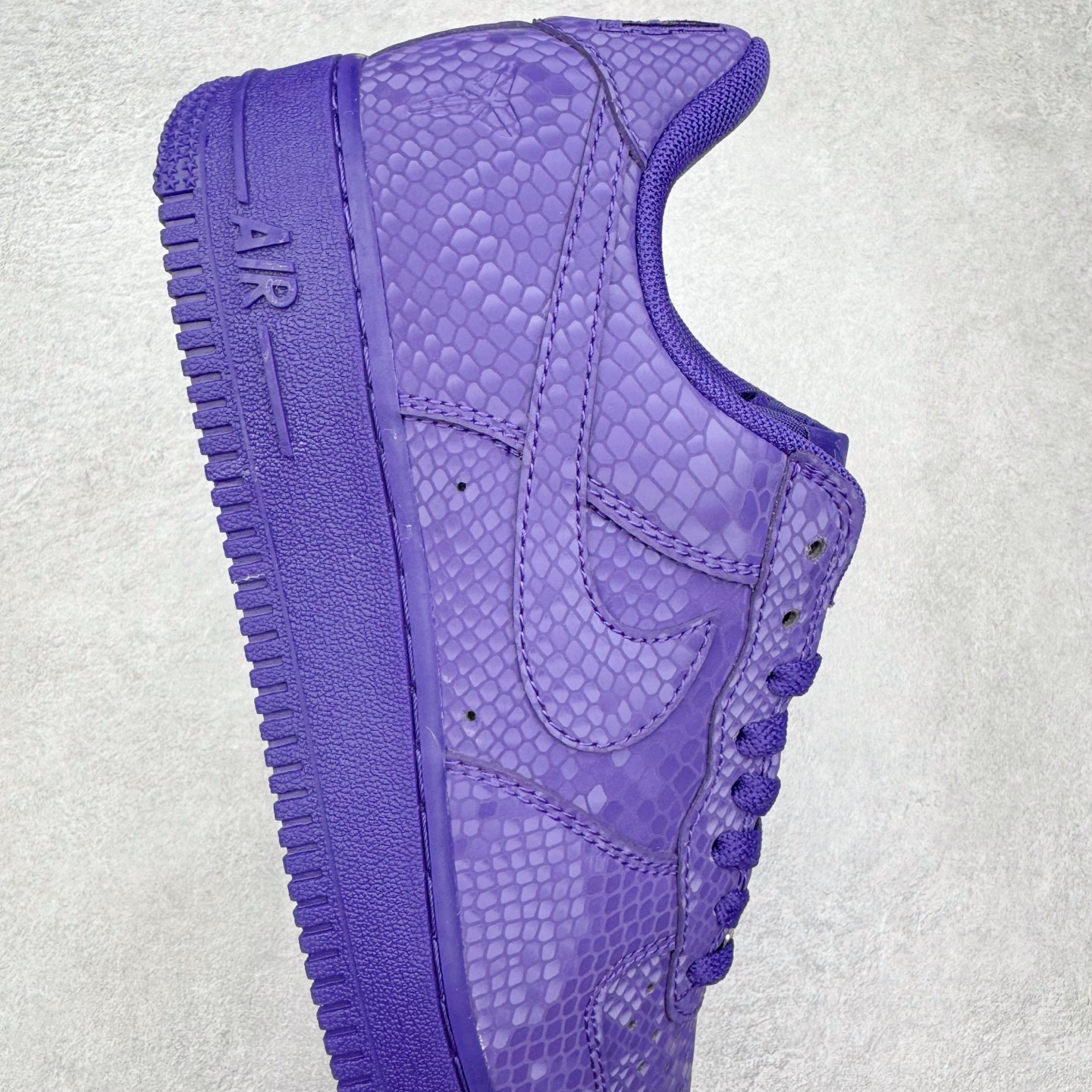 图片[6]-＃S2 NK Air Force 1 Low Kobe 空军一号时尚舒适防滑耐磨低帮板鞋 科比紫色 IB0018-500 实拍调校N版已经零色差零失真 百分百还原实物色彩所见即所得 不存在货不对板色差等低级问题 选购参考实物拍摄 不混卖不参货 只用心做好货严格选品 承诺混一赔十 尺码：36 36.5 37.5 38 38.5 39 40 40.5 41 42 42.5 43 44 44.5 45-选品中心