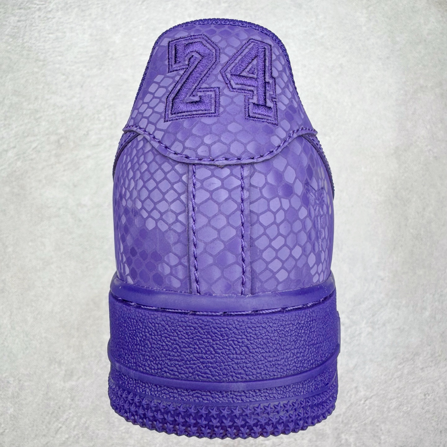 图片[8]-＃S2 NK Air Force 1 Low Kobe 空军一号时尚舒适防滑耐磨低帮板鞋 科比紫色 IB0018-500 实拍调校N版已经零色差零失真 百分百还原实物色彩所见即所得 不存在货不对板色差等低级问题 选购参考实物拍摄 不混卖不参货 只用心做好货严格选品 承诺混一赔十 尺码：36 36.5 37.5 38 38.5 39 40 40.5 41 42 42.5 43 44 44.5 45-选品中心