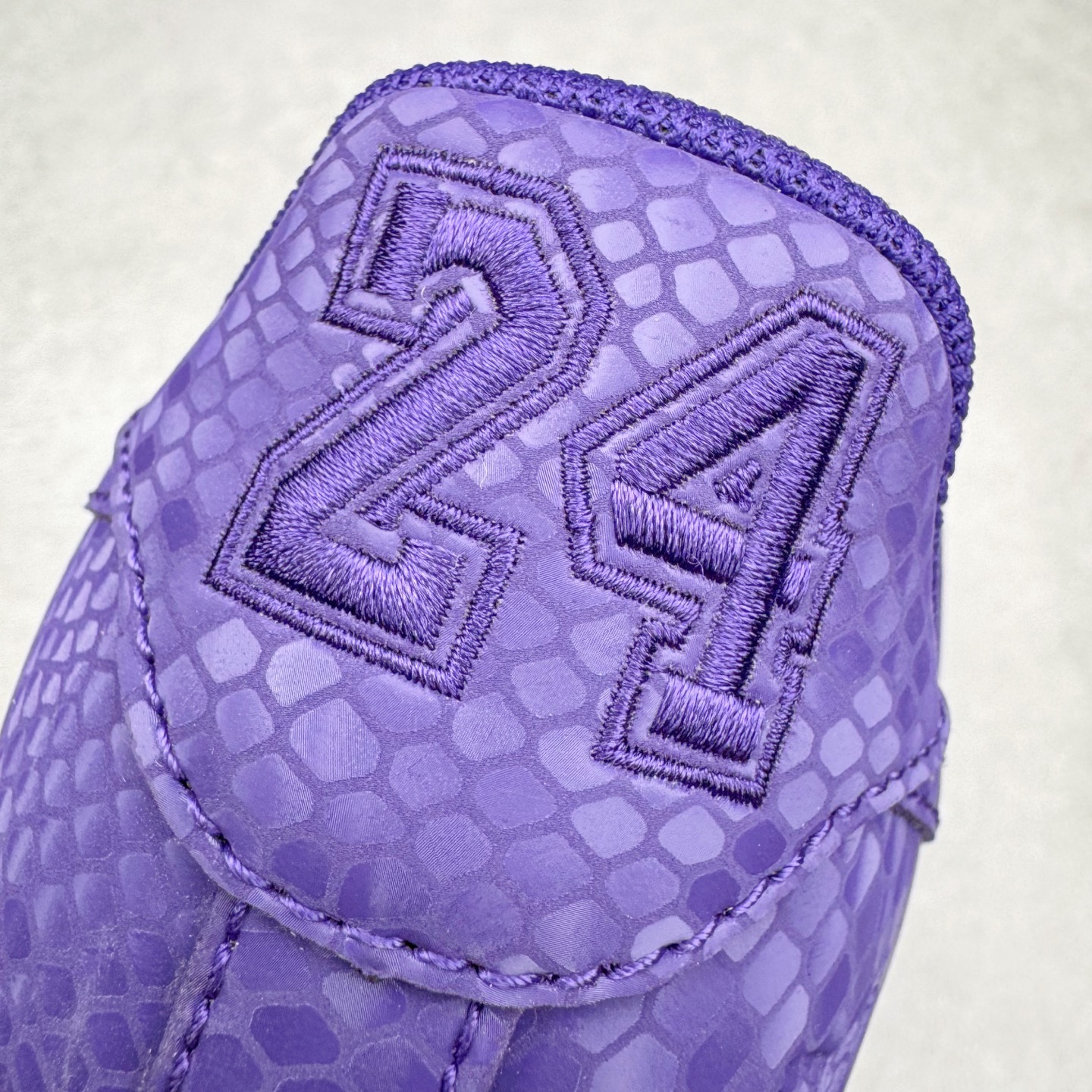 图片[17]-＃S2 NK Air Force 1 Low Kobe 空军一号时尚舒适防滑耐磨低帮板鞋 科比紫色 IB0018-500 实拍调校N版已经零色差零失真 百分百还原实物色彩所见即所得 不存在货不对板色差等低级问题 选购参考实物拍摄 不混卖不参货 只用心做好货严格选品 承诺混一赔十 尺码：36 36.5 37.5 38 38.5 39 40 40.5 41 42 42.5 43 44 44.5 45-选品中心