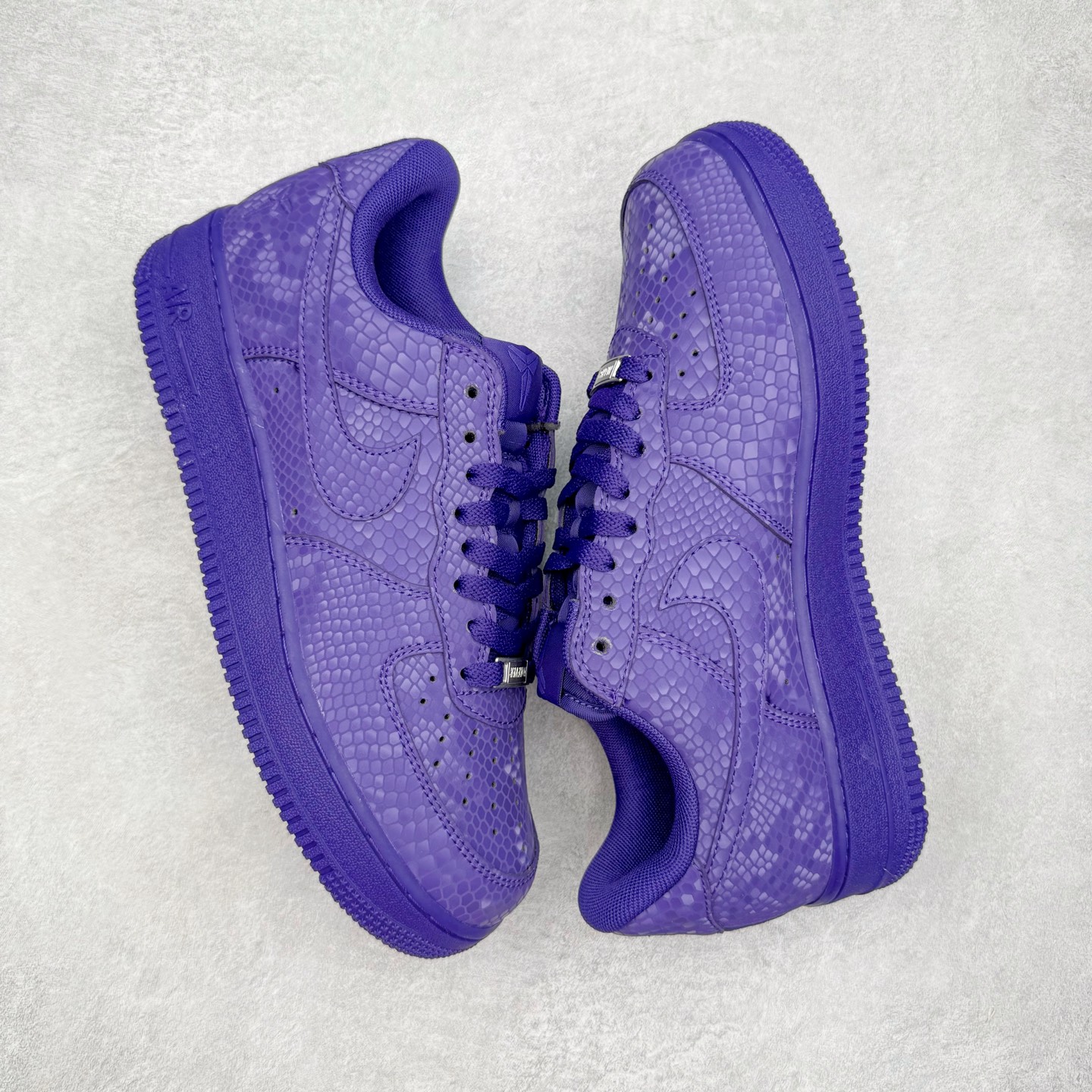 图片[3]-＃S2 NK Air Force 1 Low Kobe 空军一号时尚舒适防滑耐磨低帮板鞋 科比紫色 IB0018-500 实拍调校N版已经零色差零失真 百分百还原实物色彩所见即所得 不存在货不对板色差等低级问题 选购参考实物拍摄 不混卖不参货 只用心做好货严格选品 承诺混一赔十 尺码：36 36.5 37.5 38 38.5 39 40 40.5 41 42 42.5 43 44 44.5 45-选品中心