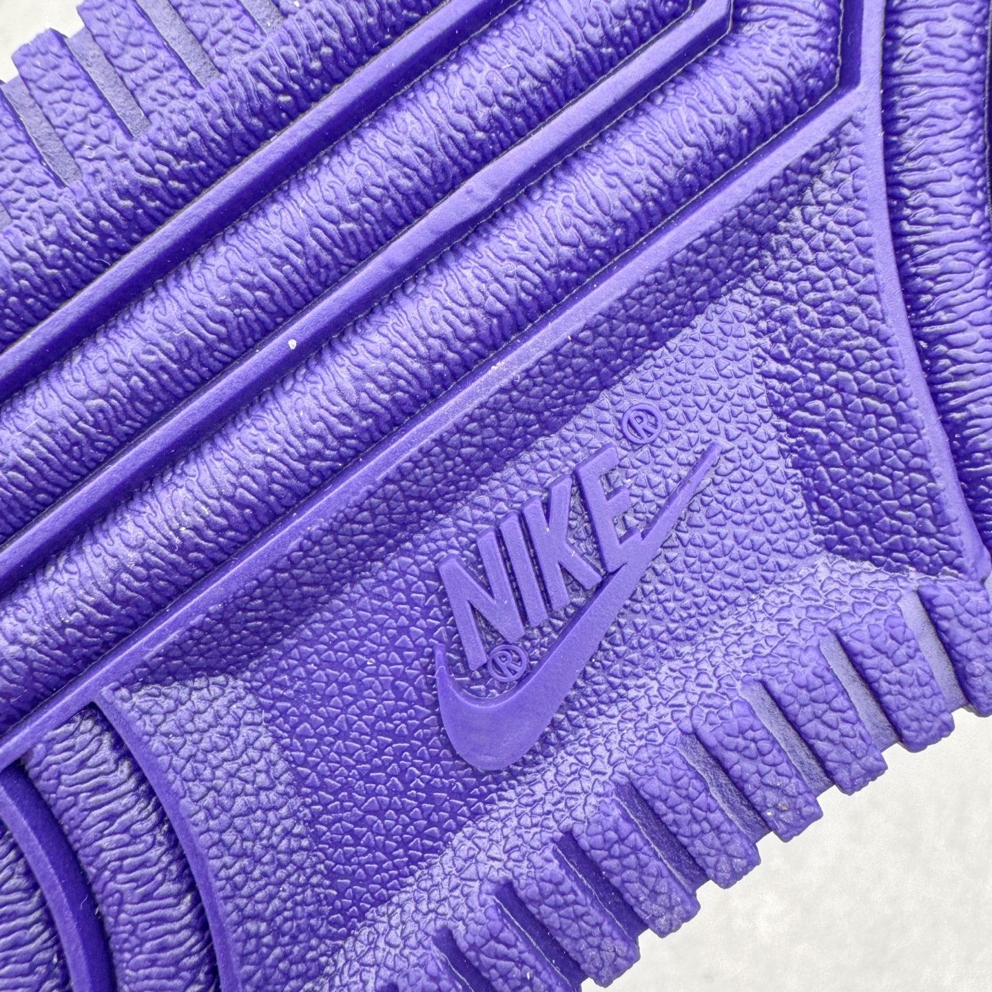 图片[21]-＃S2 NK Air Force 1 Low Kobe 空军一号时尚舒适防滑耐磨低帮板鞋 科比紫色 IB0018-500 实拍调校N版已经零色差零失真 百分百还原实物色彩所见即所得 不存在货不对板色差等低级问题 选购参考实物拍摄 不混卖不参货 只用心做好货严格选品 承诺混一赔十 尺码：36 36.5 37.5 38 38.5 39 40 40.5 41 42 42.5 43 44 44.5 45-选品中心