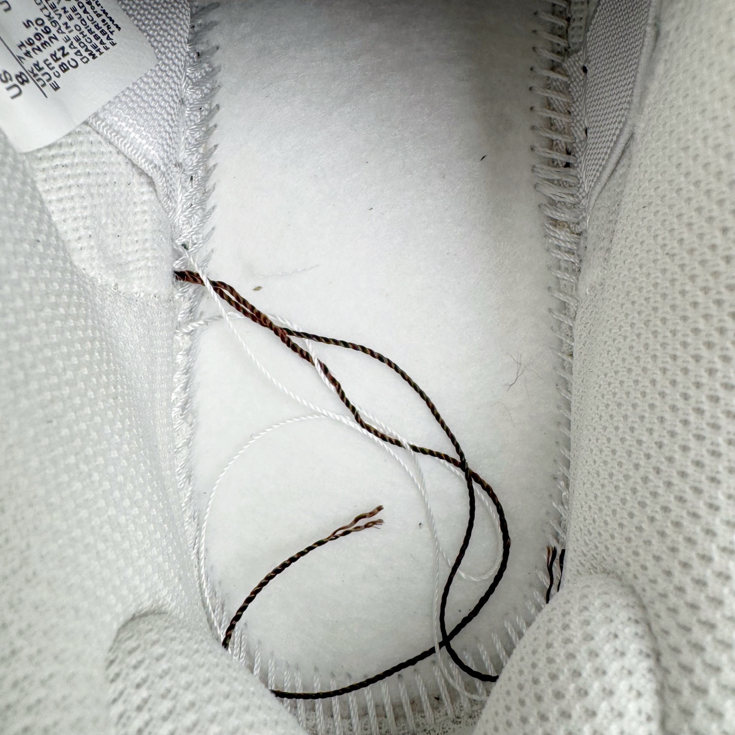 图片[10]-＃YC纯原 NK SB Dunk Low 冰啡男孩 HF3704-001 此款以冰咖为灵感，用米白与深棕交织出醇酷与深邃的平衡感，浅米色Swoosh如咖啡拉花般轻盈点缀，鞋侧标志性刺绣增添复古玩味感。暖棕大底压住整体慵懒氛围，低调却不失个性，打造量身定制的潮流穿搭。定制系列天花板 无原鞋不开发 全系列得物原鞋一比一校对开发 配色持续更新中 终端对接 优势输出 全套原厂楦头原纸板数据档案倾力打造 原汁原味莞产 极致还原 圈内最强针车工艺 高端零售指定版 广东原厂配套原盒原标 鞋盒分三个尺码段 原厂冲刀 超高清洁度 全鞋零毛边皮料切割 采用原厂百宏鞋带以及原厂百宏织唛舌标 内标可供原厂几率过验 进口原装条纹中底布 四线拉帮白色点胶 原厂拉帮手法遵循公司 原厂电绣 极致还原 尺码：36 36.5 37.5 38 38.5 39 40 40.5 41 42 42.5 43 44 44.5 45 46-选品中心