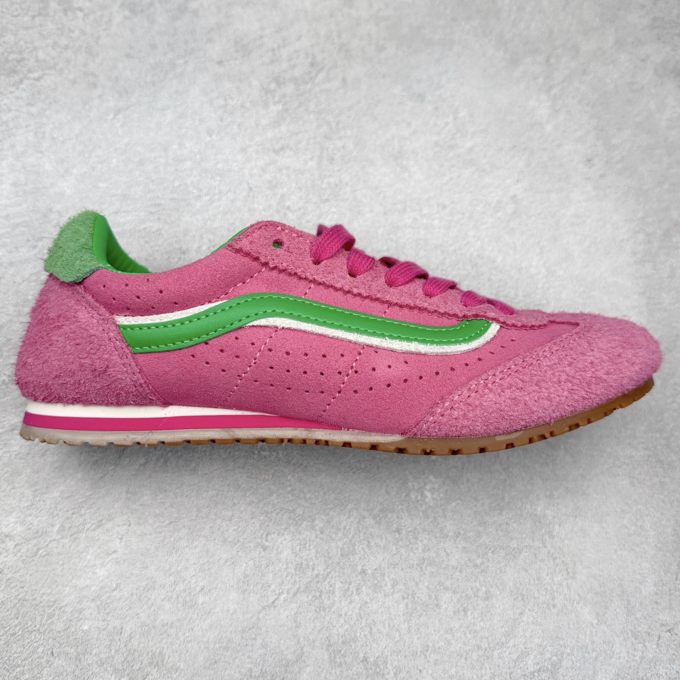 Vans Super LowPro 火龙果 官方新款 复古薄底德训鞋系列 货号：VN000E89GH7 尺码：35 36 36.5 37 38 38.5 39 40-选品中心