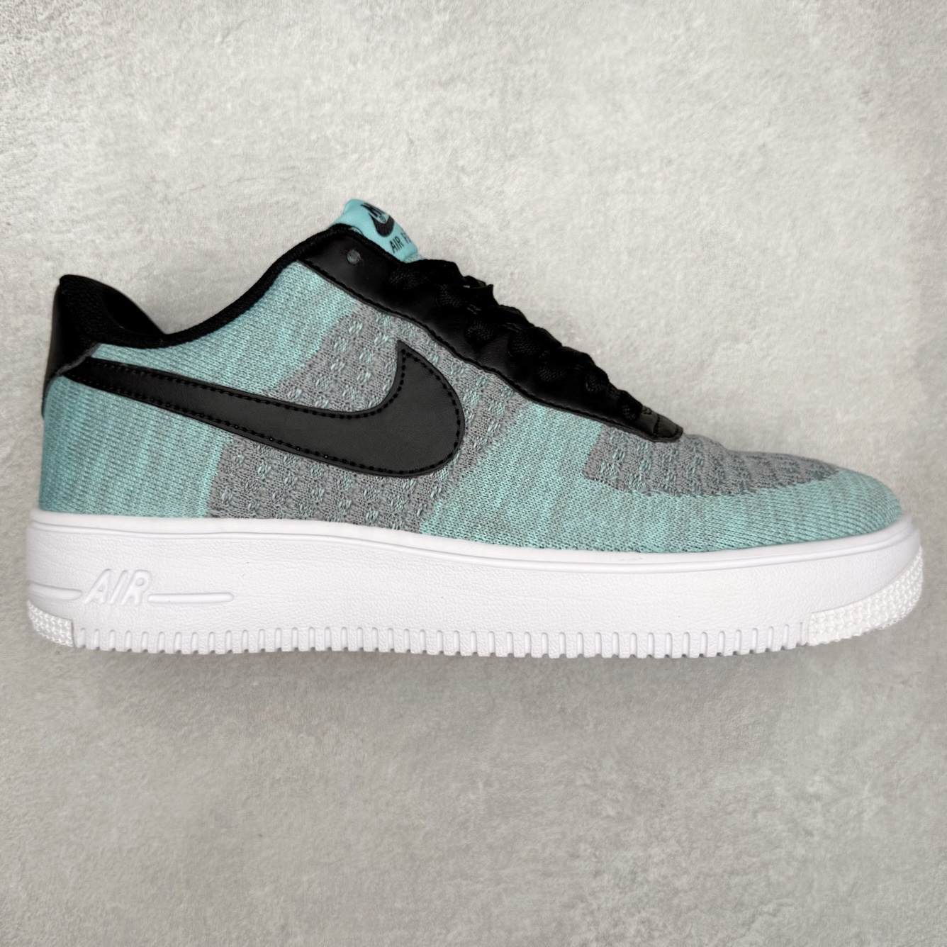 NK Air Force 1´07 Low 空军一号低帮百搭休闲运动板鞋 CI0051-600 柔软、弹性十足的缓震性能和出色的中底设计 横跨复古与现代的外型结合 造就出风靡全球 三十多年的Force 1 直到今天还深受青睐 实拍调校N版已经零色差零失真 百分百还原实物色彩所见即所得 不存在货不对板色差等低级问题 选购参考实物拍摄 不混卖不参货 只用心做好货严格选品 承诺混一赔十 尺码：36 36.5 37.5 38 38.5 39 40 40.5 41 42 42.5 43 44 44.5 45-选品中心